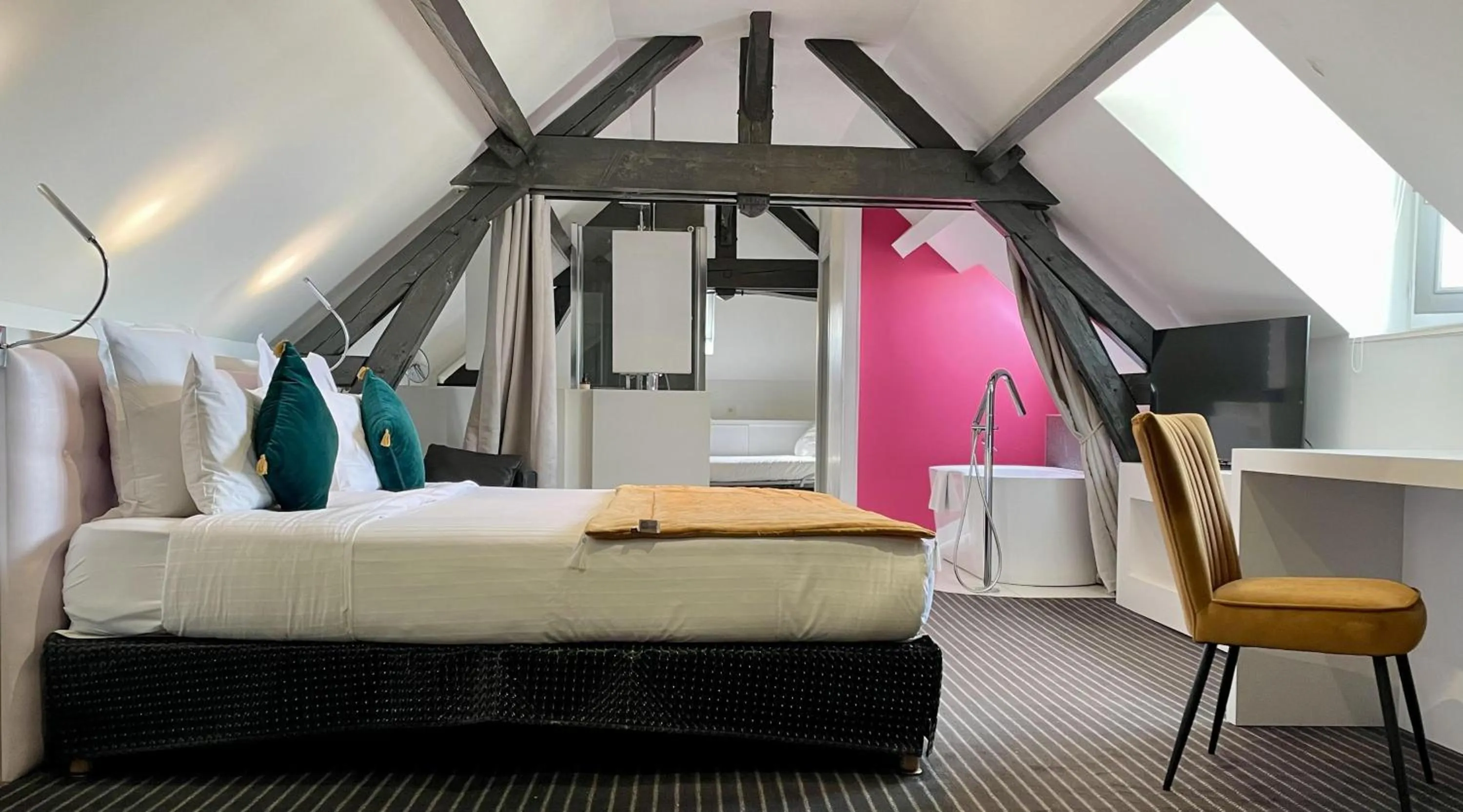 Family Room with Queen Bed and Sofa Bed - Non-Smoking in Best Western Blois Château