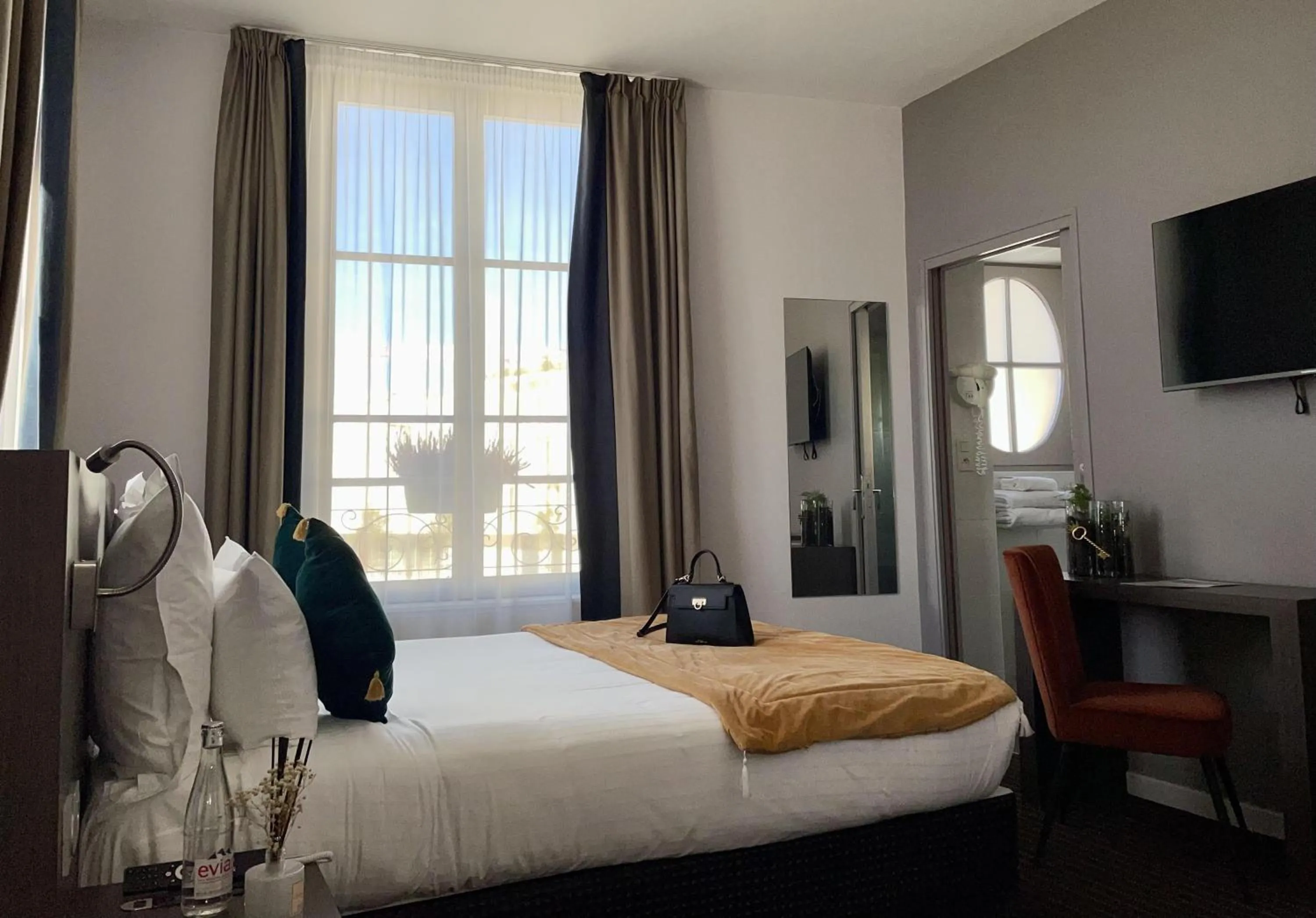 Standard Double Room in Best Western Blois Château