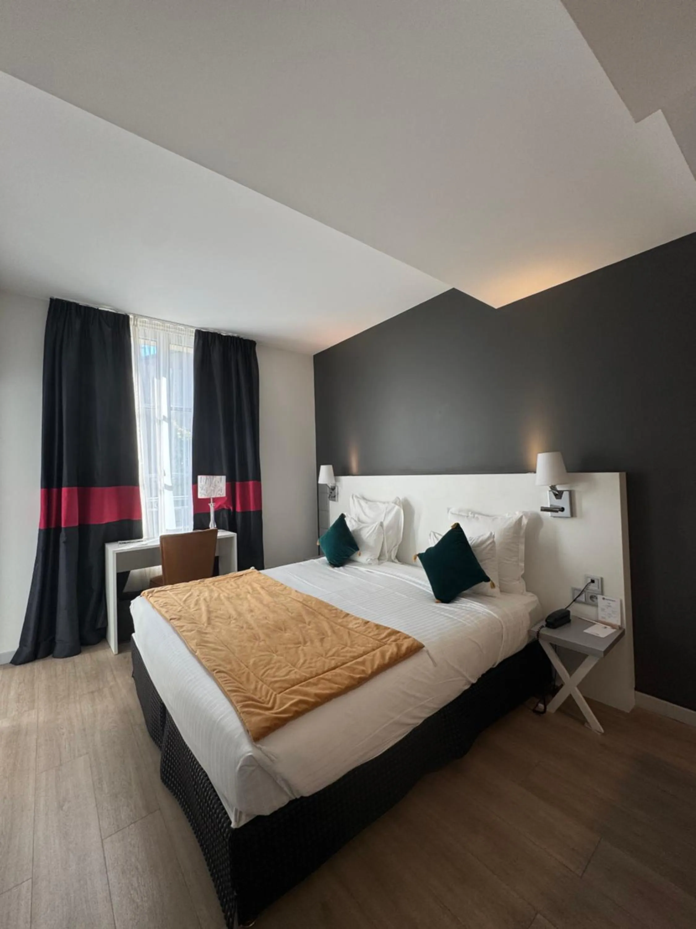 Superior Queen Room with Queen Bed - Non-Smoking in Best Western Blois Château