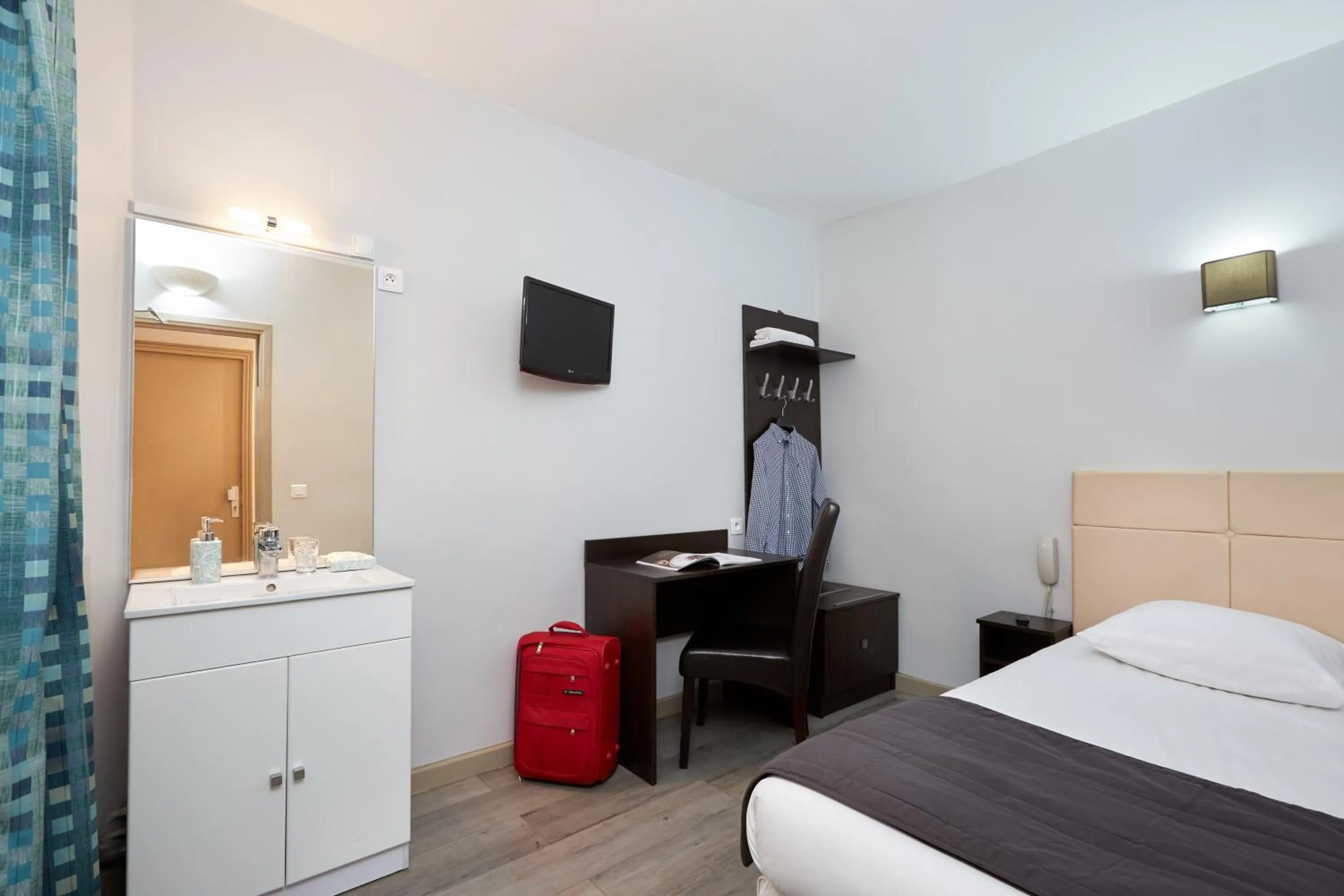 Single Room with Shared Bathroom in Hôtel Viator