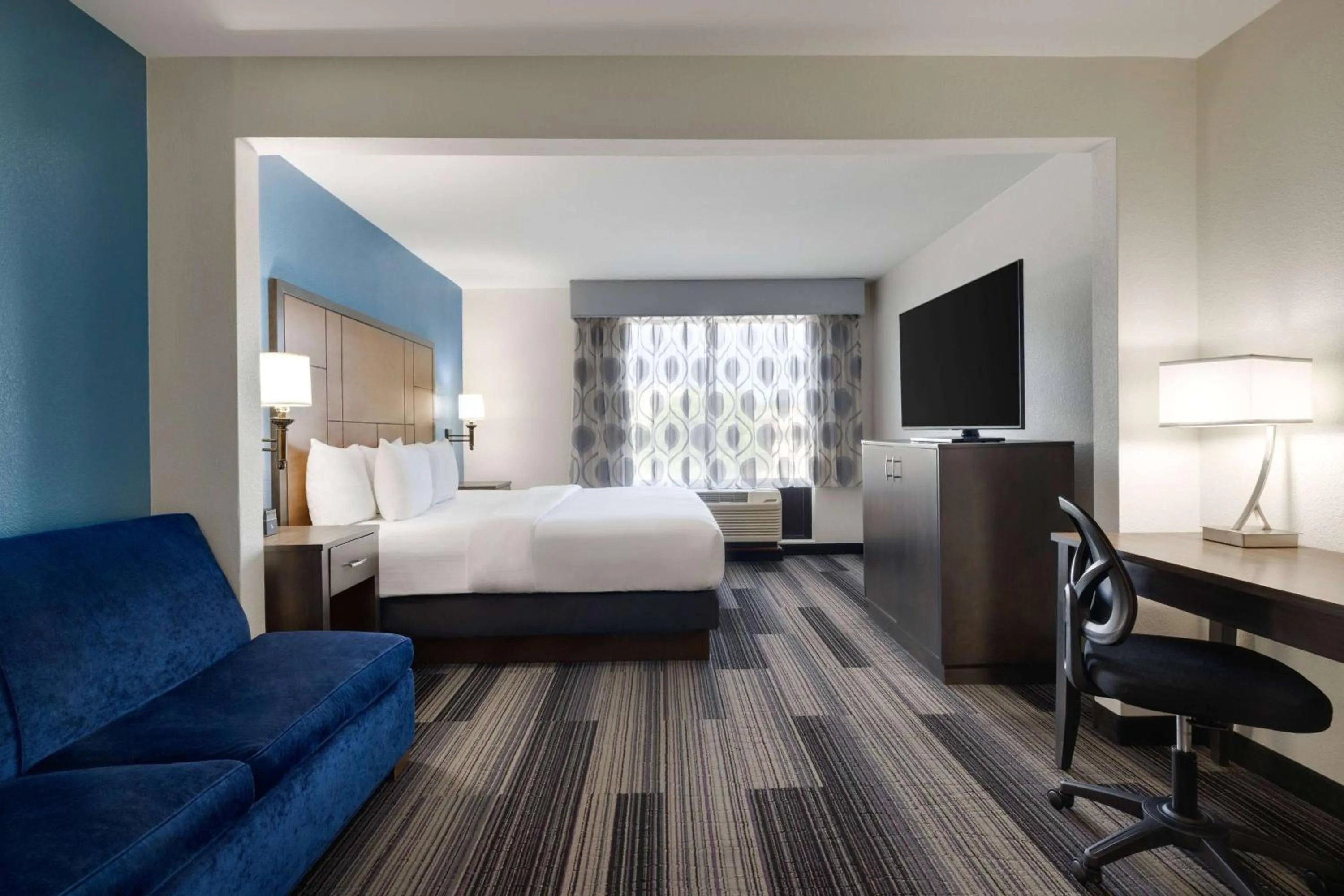 King Room in La Quinta by Wyndham Springfield Airport Plaza
