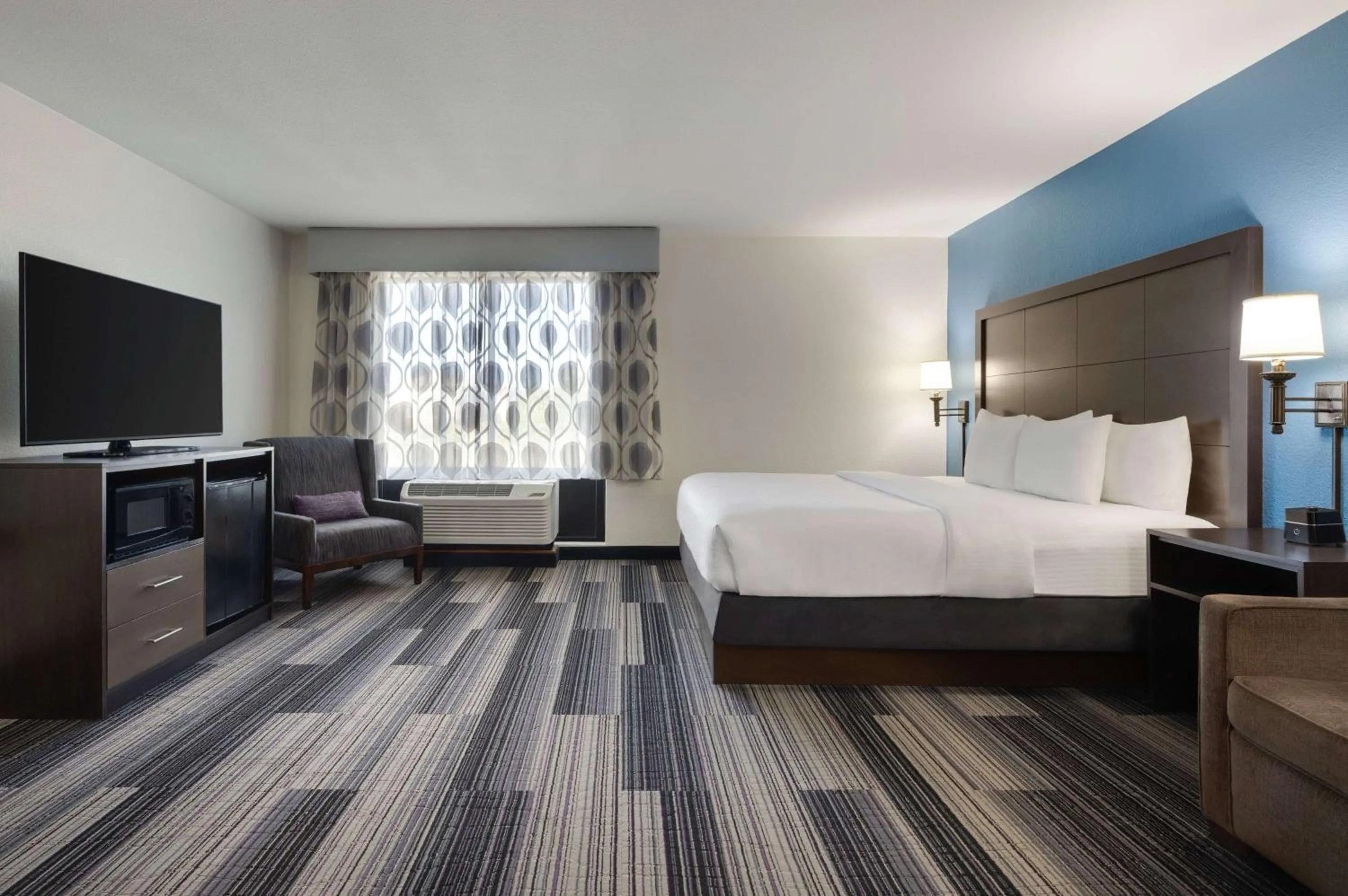 King Room with Sofa Bed in La Quinta by Wyndham Springfield Airport Plaza