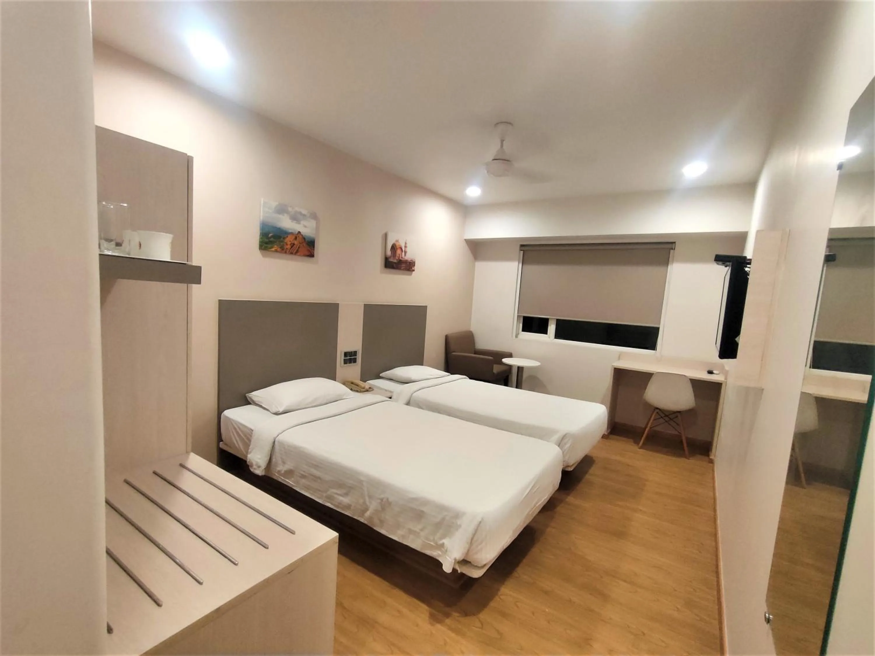 Superior Twin Room - single occupancy in Ginger Pune - Pimpri