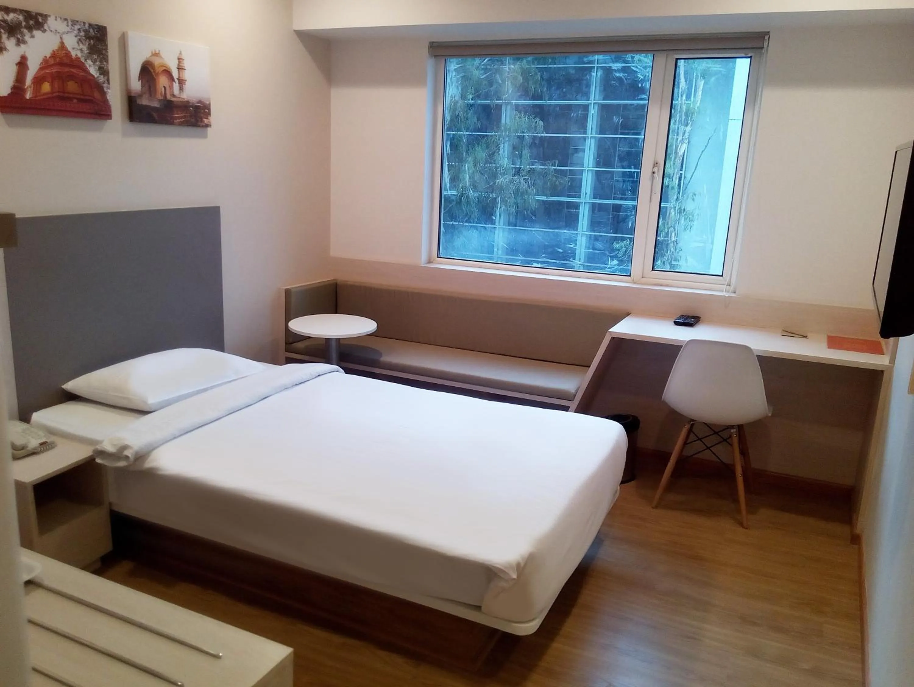 Superior Single Room in Ginger Pune - Pimpri