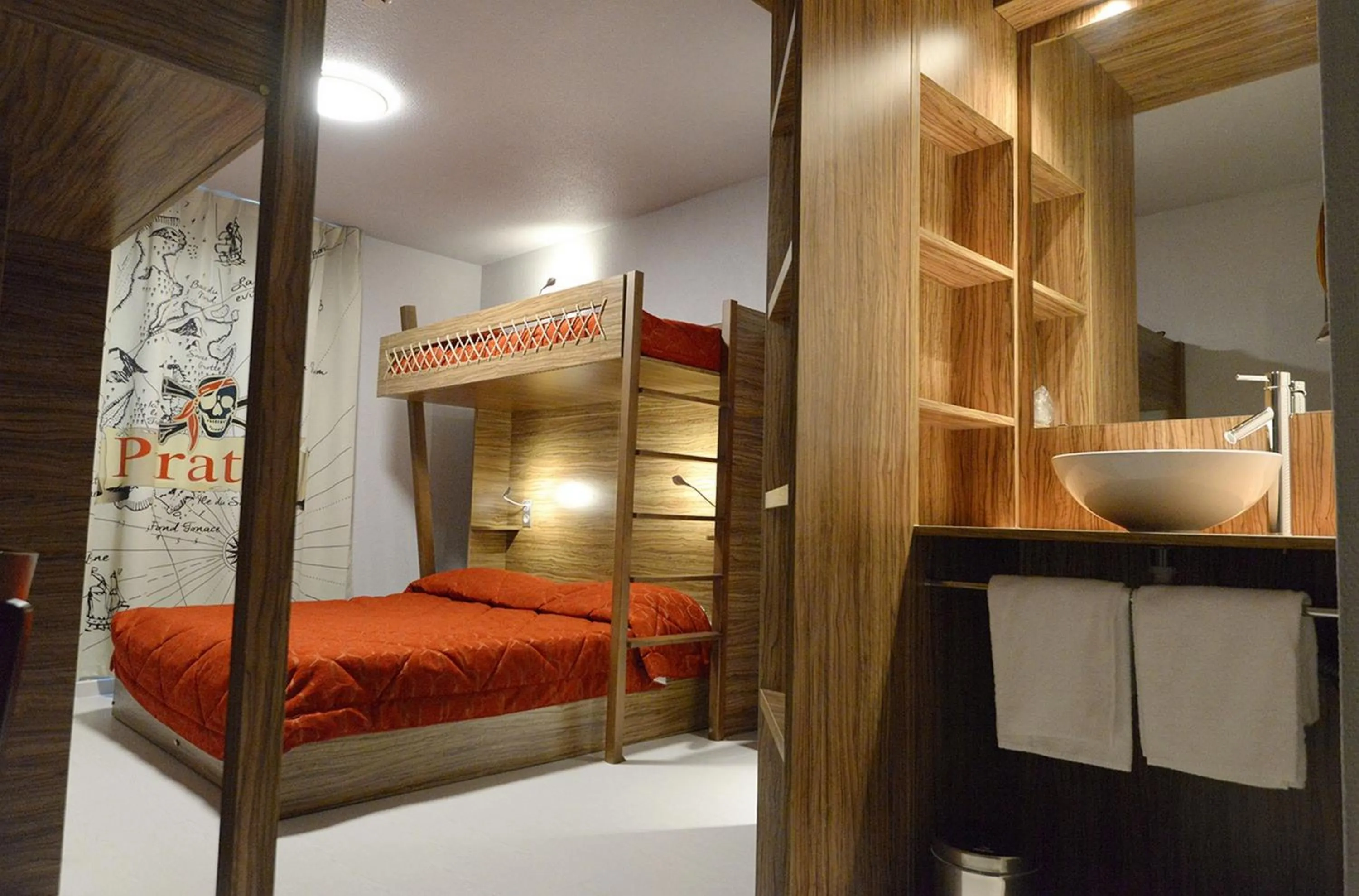 Double Room (2 people) in Hôtel Du Parc - Pirates