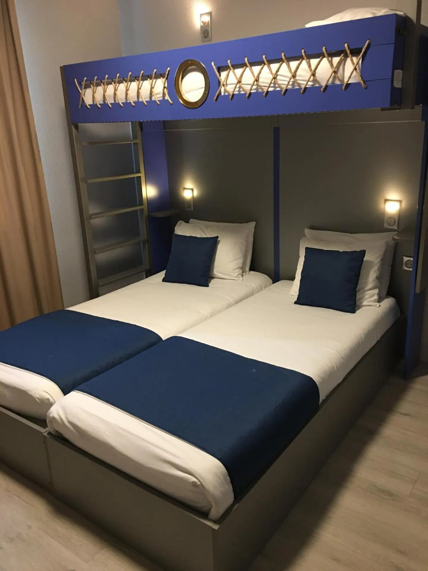 Standard Room - 3 Single Beds in Kyriad Poitiers Jules Verne Site du Futuroscope