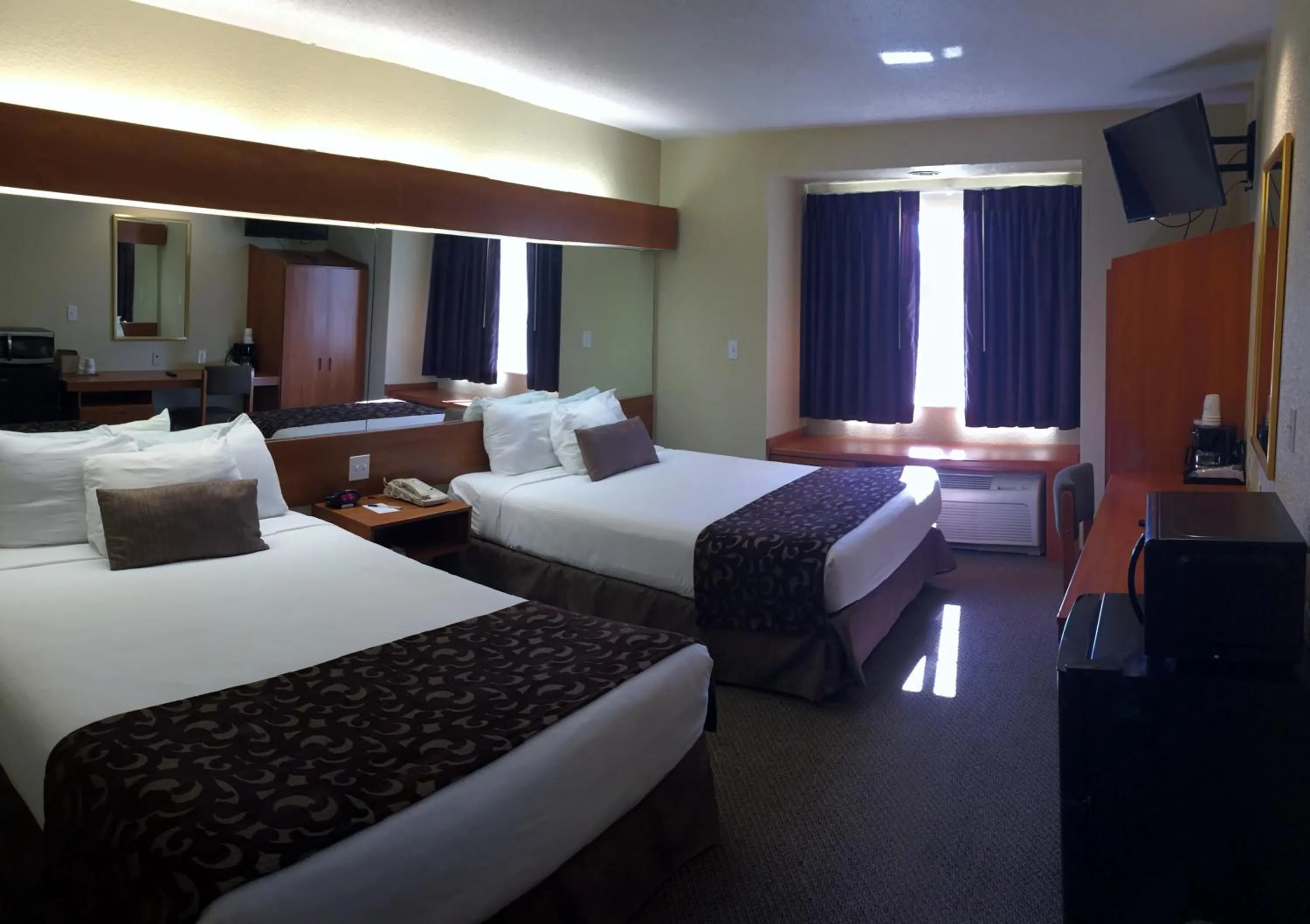 Deluxe Queen Room - Disability Access/Non-Smoking in Microtel Inn & Suites Beckley East