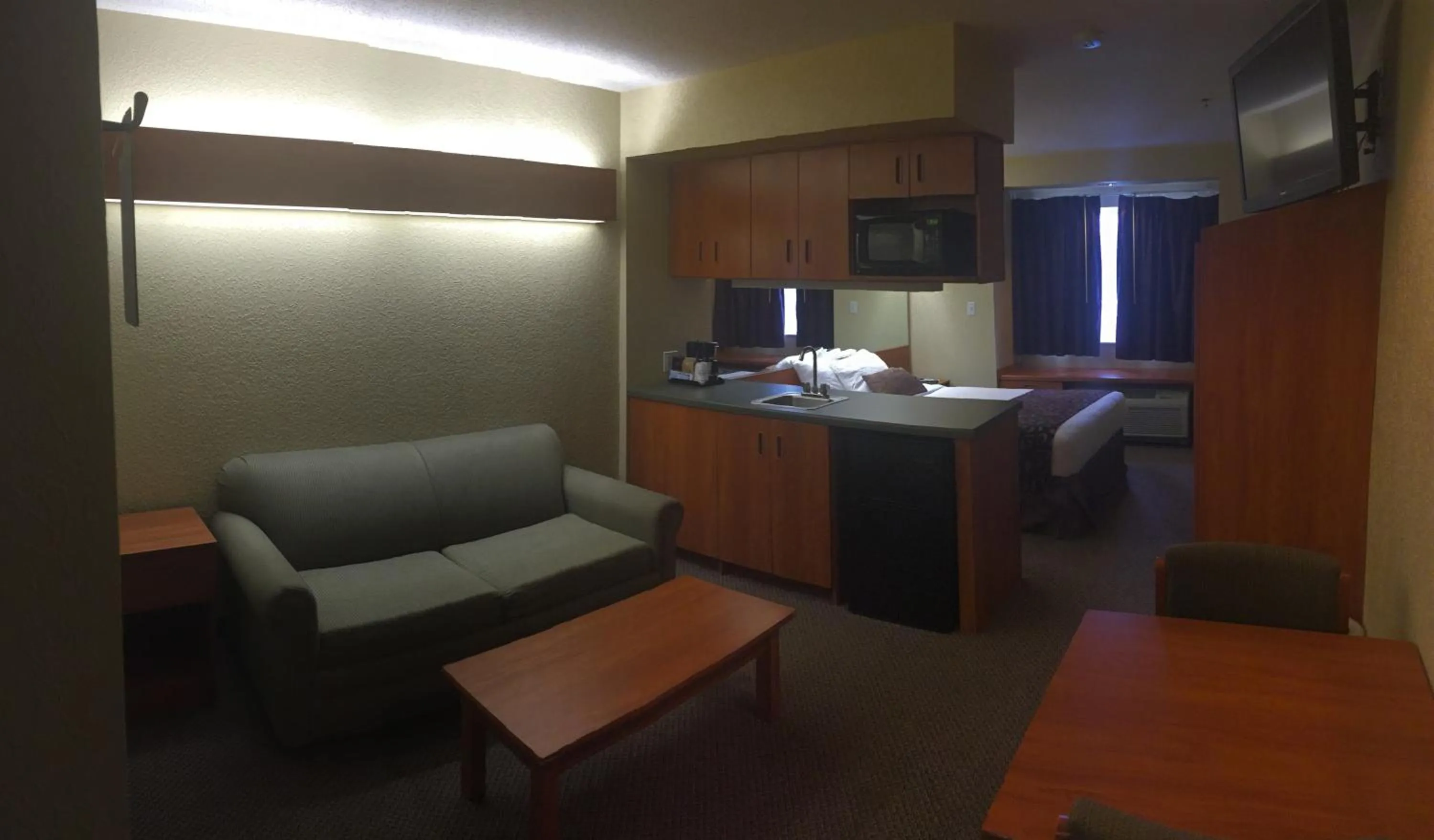 Queen Studio Suite - Non-Smoking in Microtel Inn & Suites Beckley East