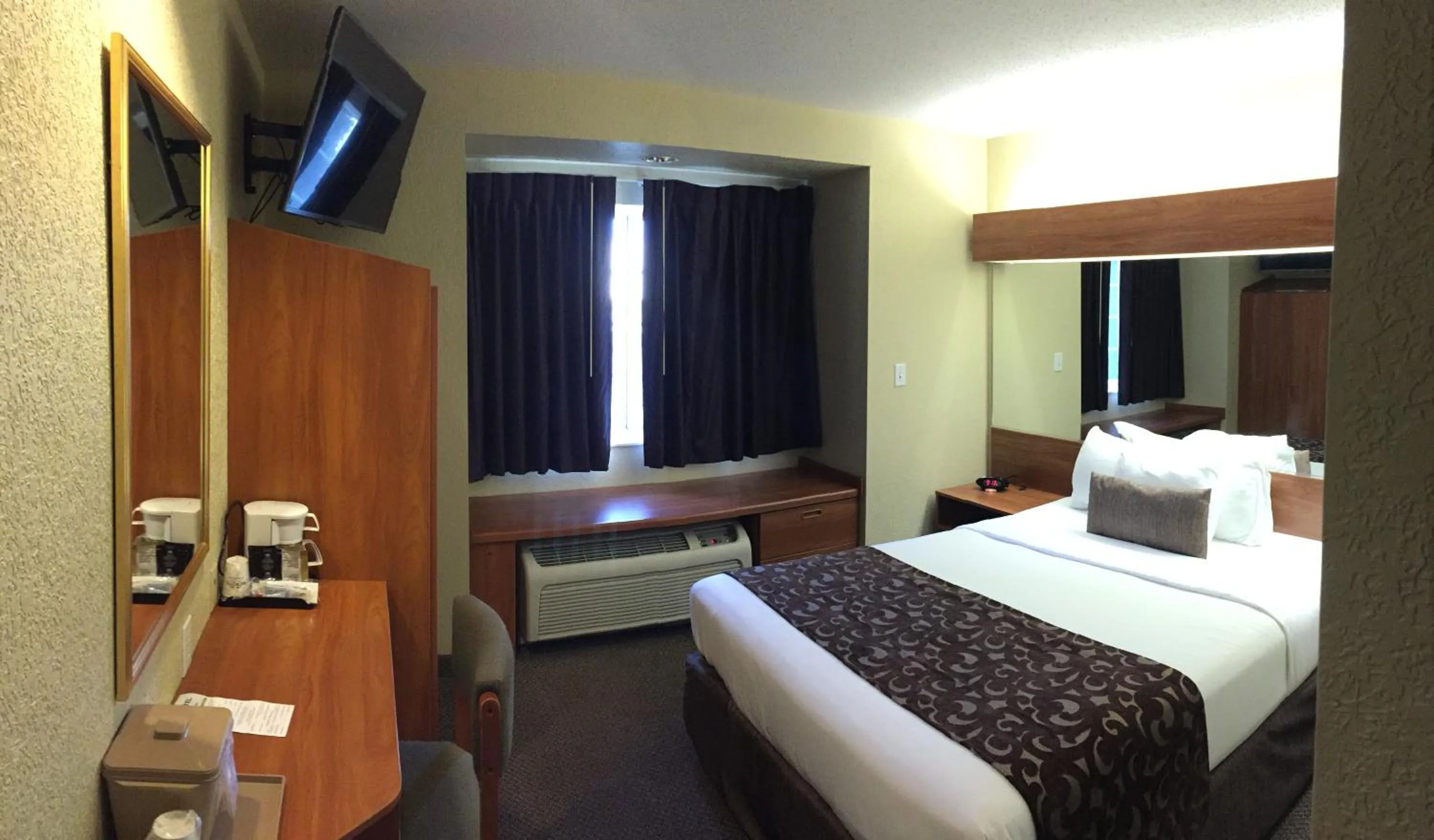 Queen Room - Non-Smoking in Microtel Inn & Suites Beckley East