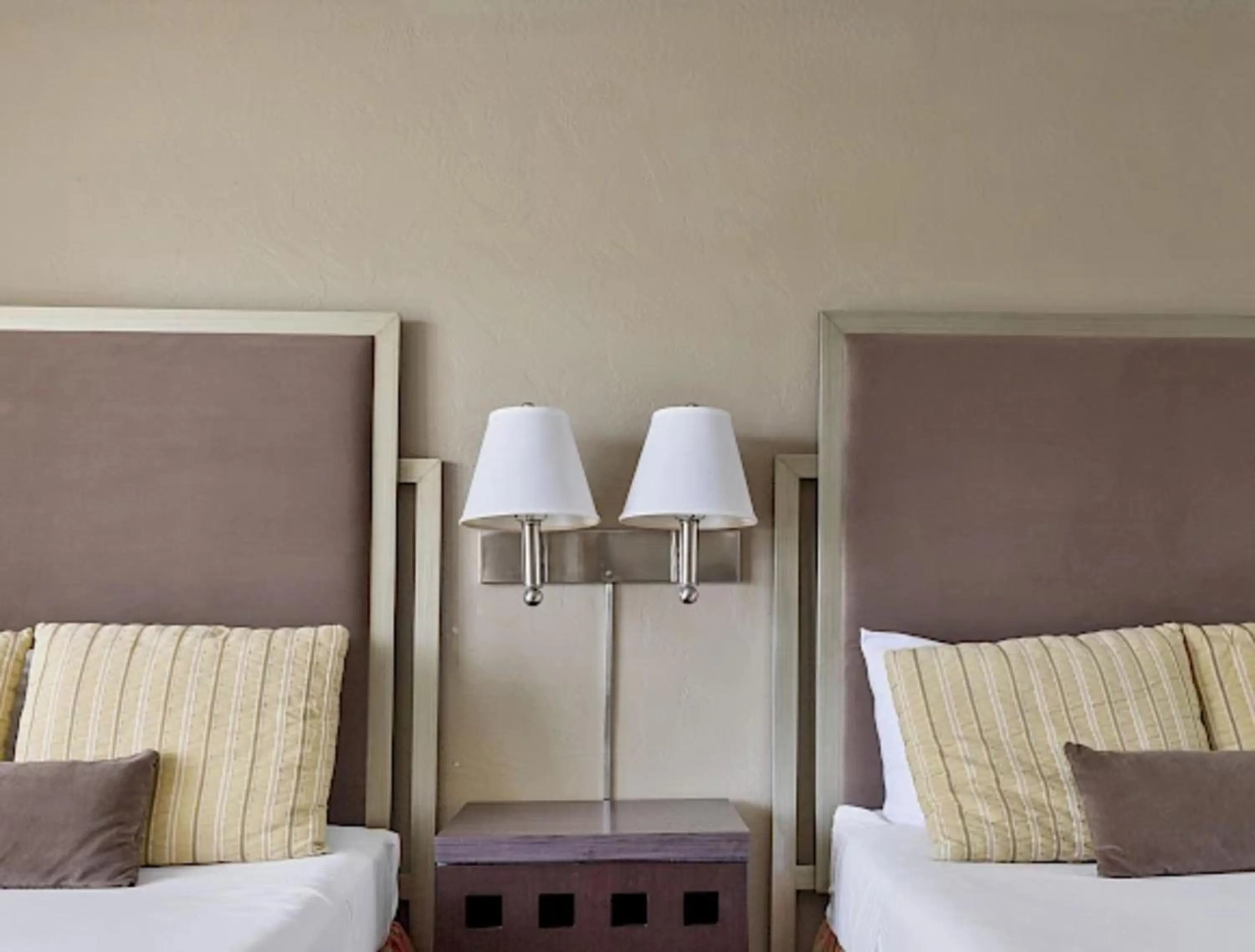 Pool View One Bedroom Suite 2 Double Bed with Sofa Bed in Plantation Hale Suites