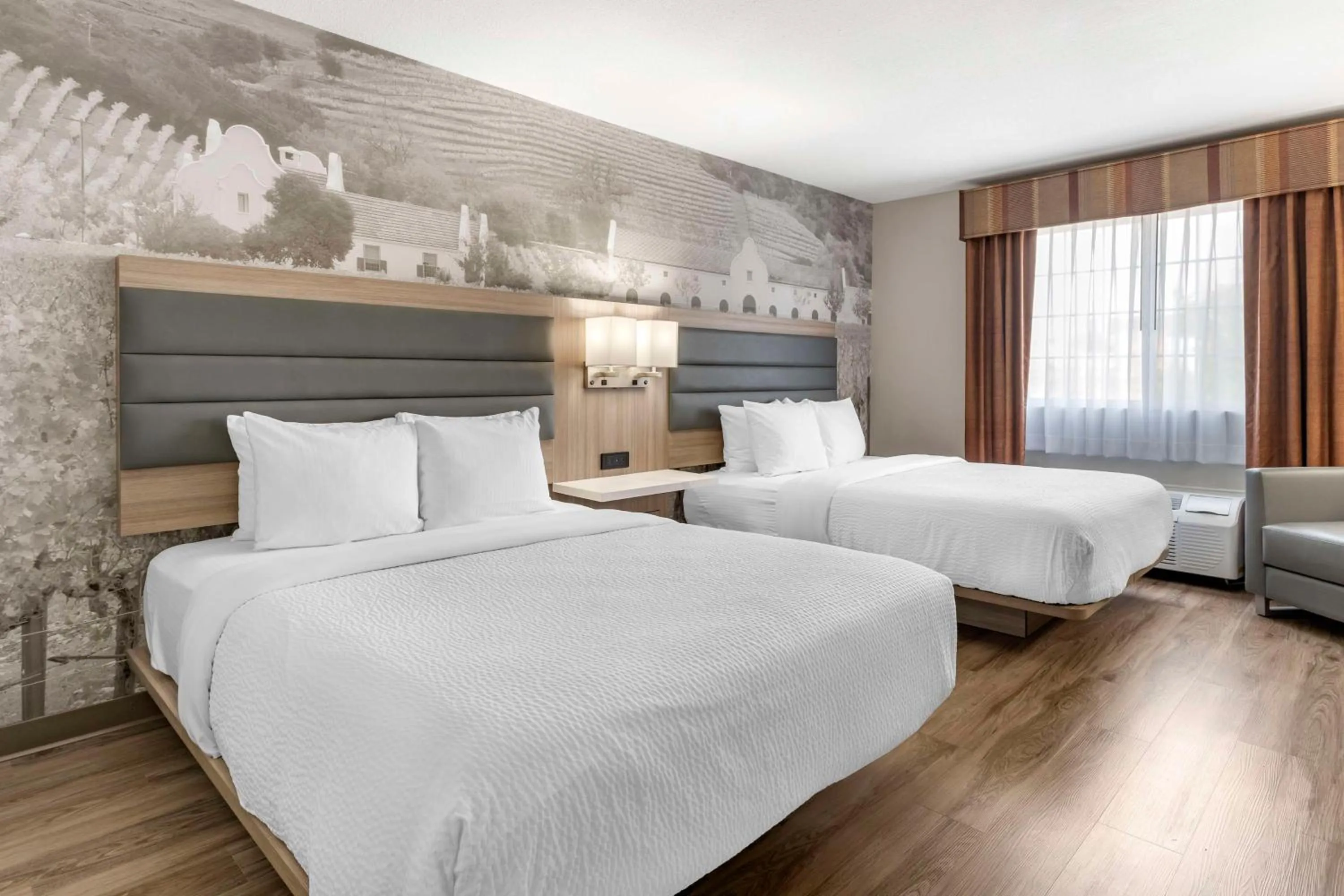 Queen Room with Two Queen Beds - Non-Smoking in Best Western Plus Vineyard Inn