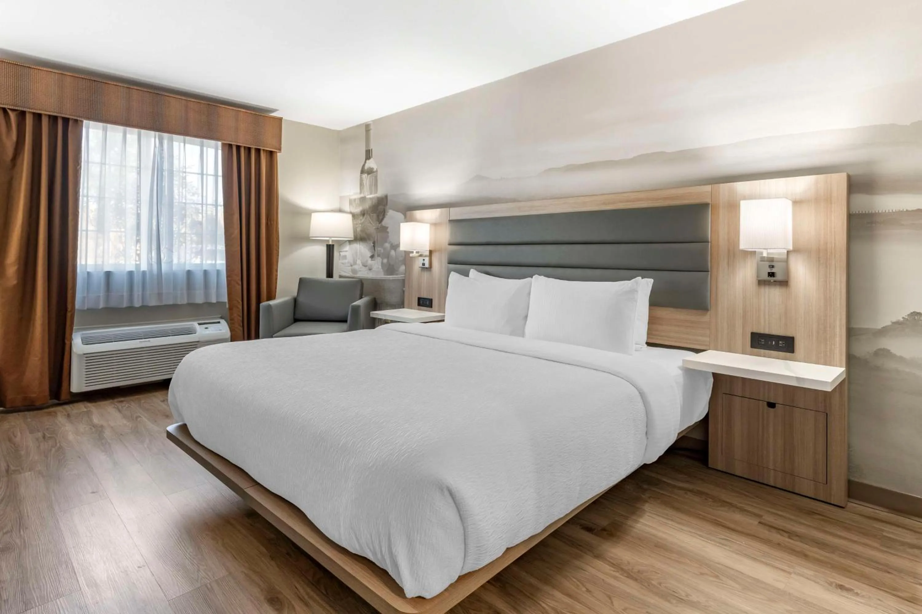 Queen Room with Two Queen Beds - Disability Access in Best Western Plus Vineyard Inn