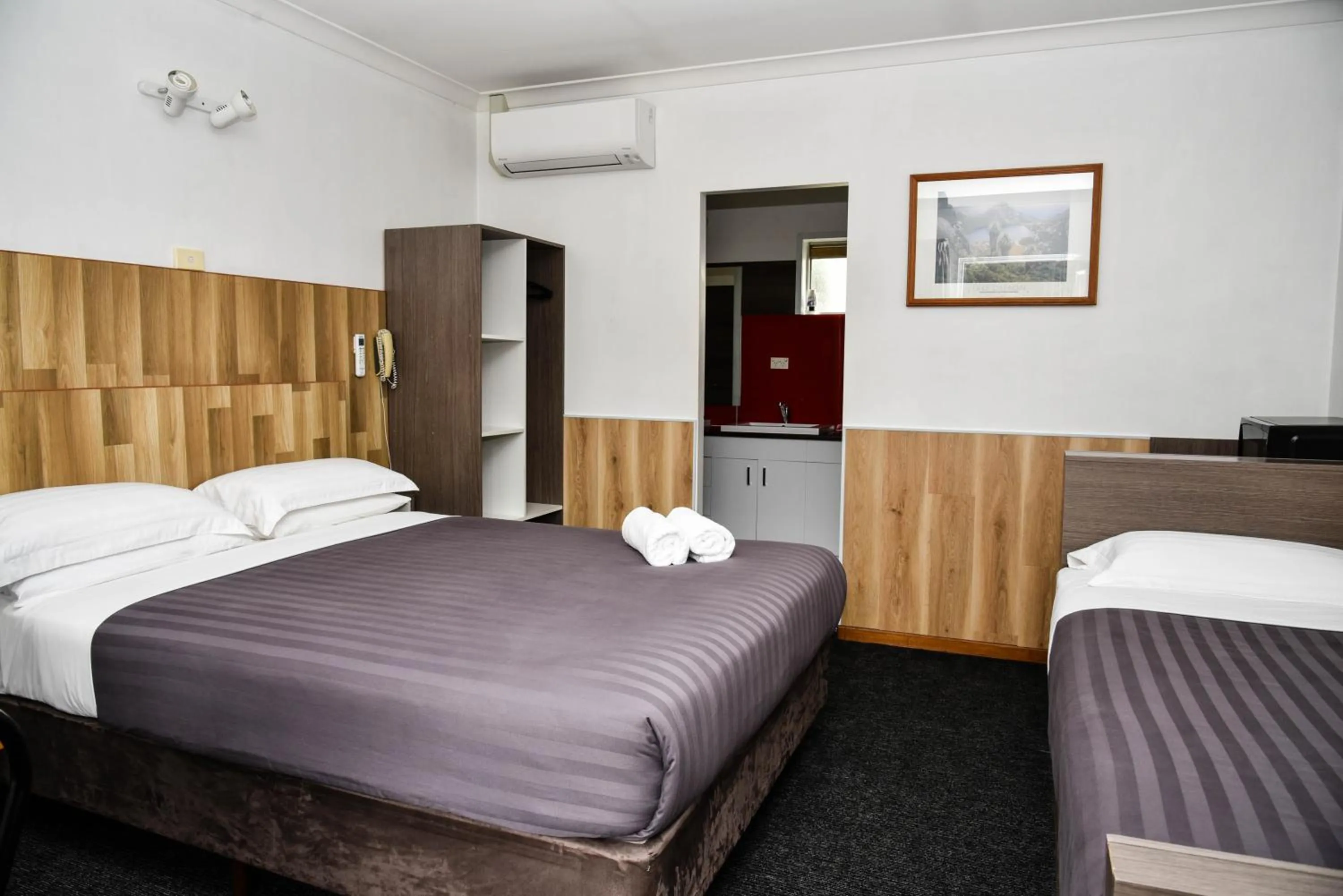 Standard Twin Room in Hobart Tower Motel