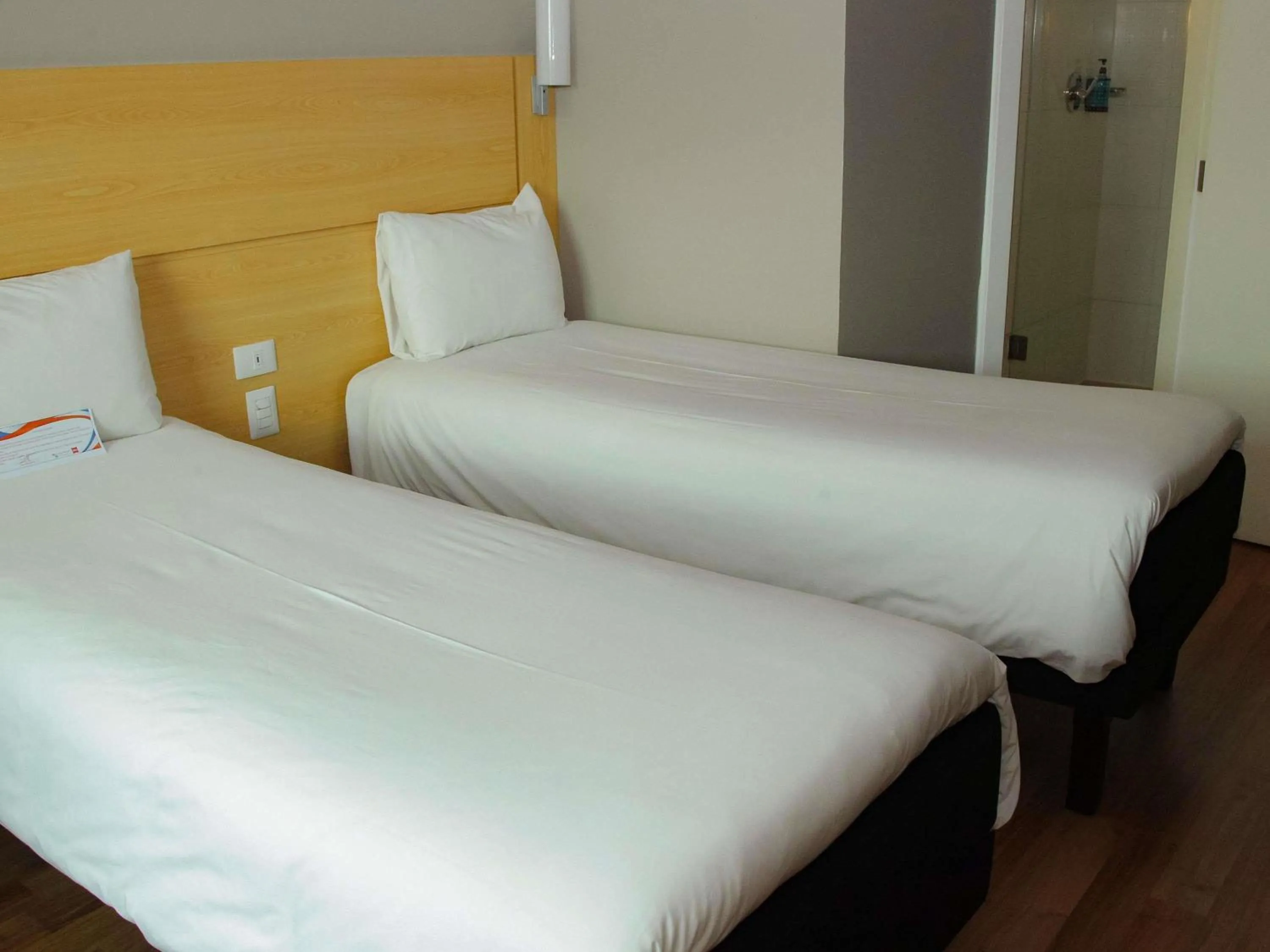 Standard Twin Room in ibis Puerto Montt
