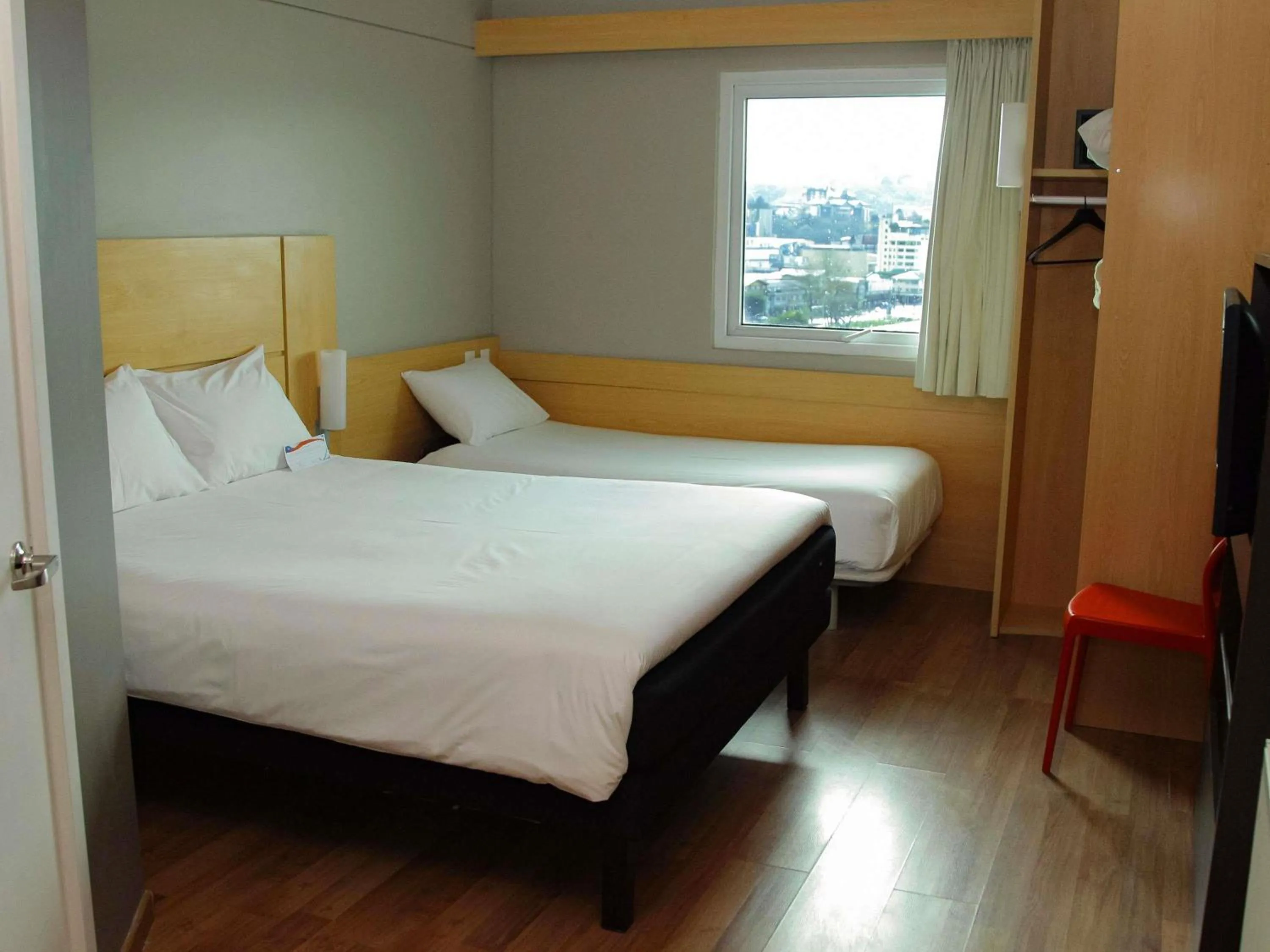 Standard Double Room with Child Bed in ibis Puerto Montt