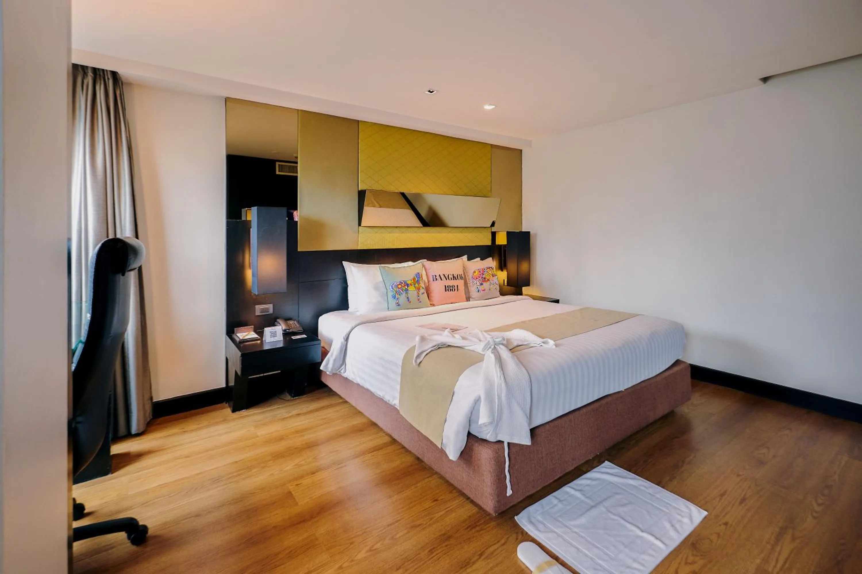 Residence King Suite in Golden Tulip Mandison Suites