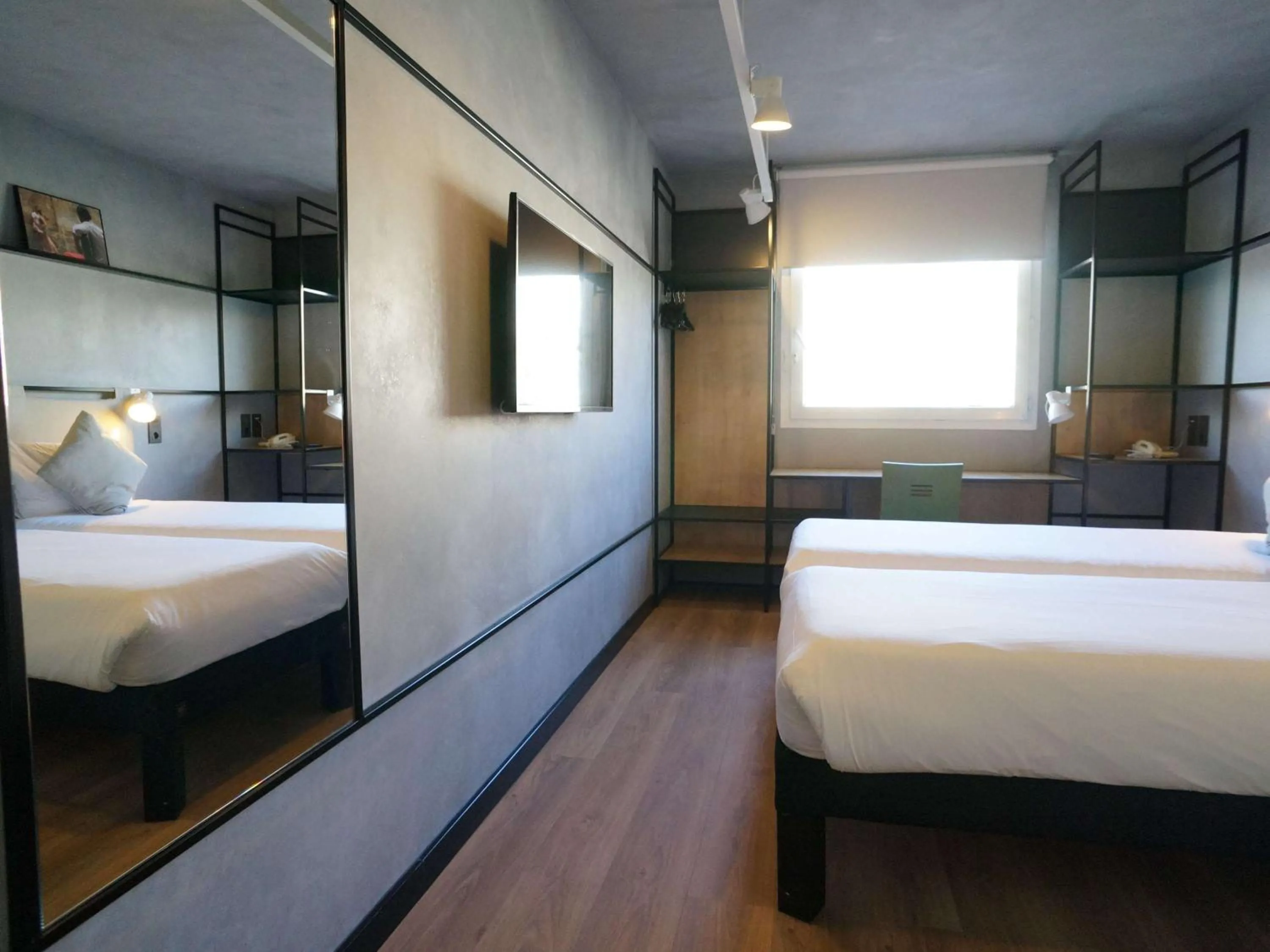 Superior Twin Room in Ibis Barcelona Castelldefels