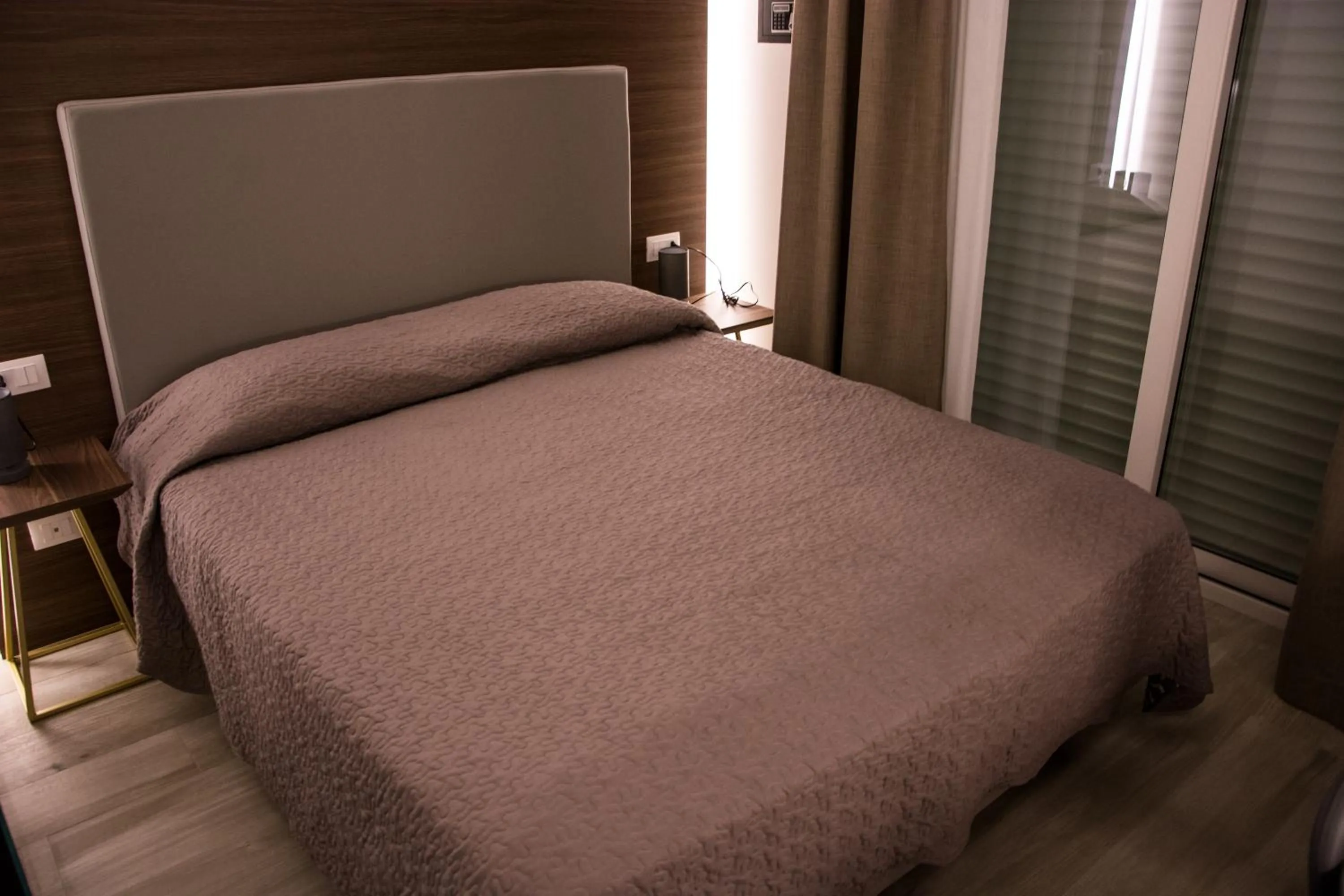 Double Room in 8room Hotel