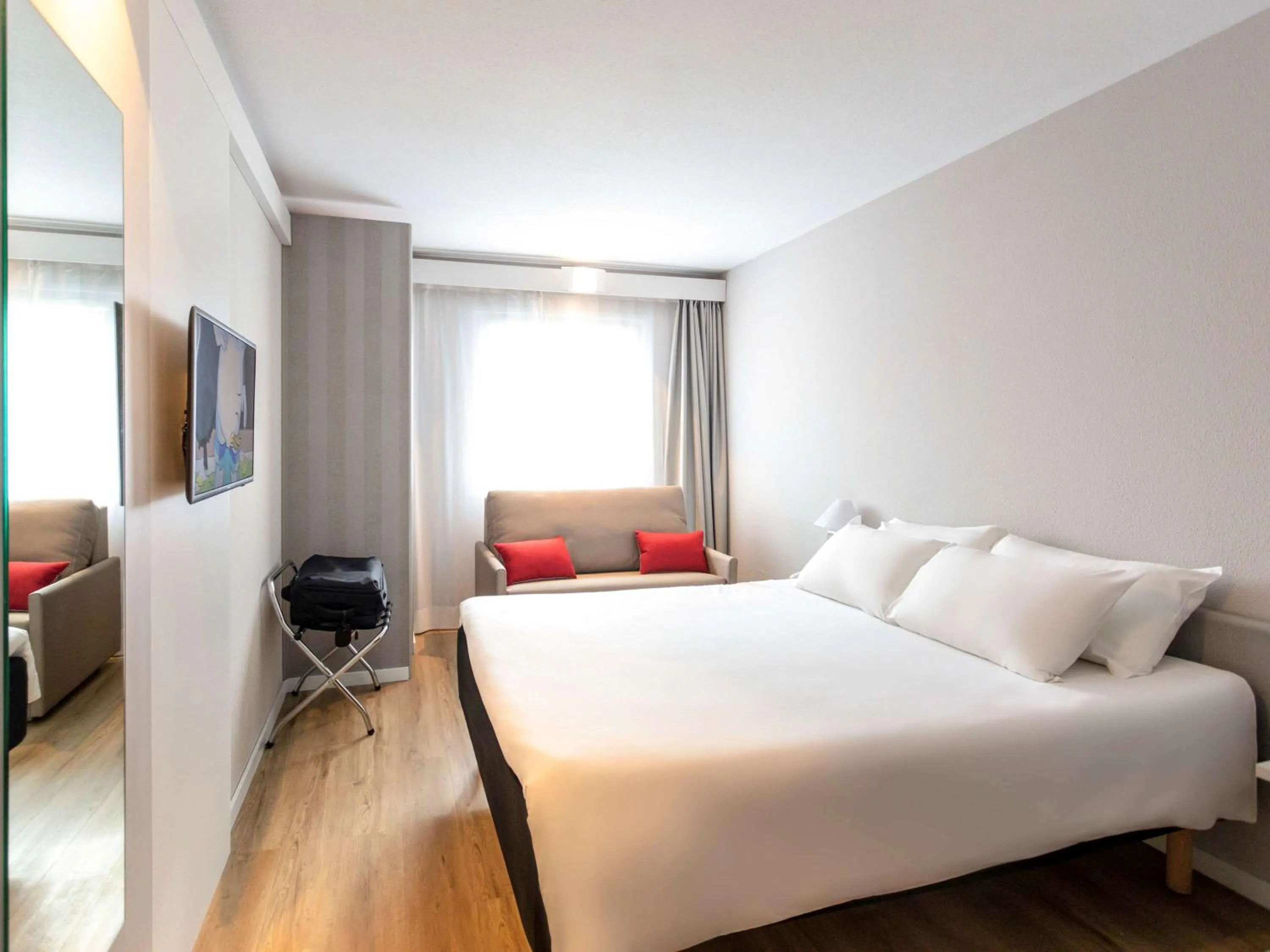 Standard Double Room with Sofa Bed in Ibis Valencia Alfafar