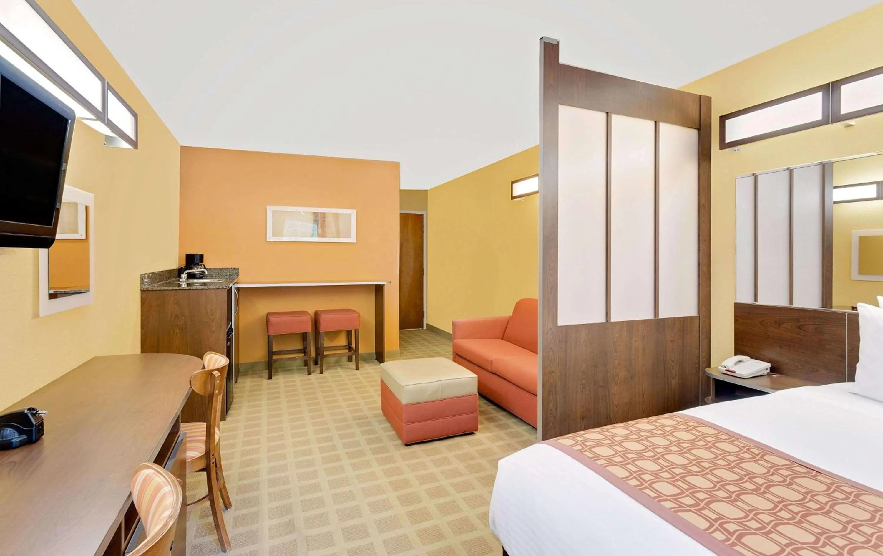 DeluxeQueen Suite - Disability Access - Non-Smoking in Microtel Inn & Suites by Wyndham Princeton
