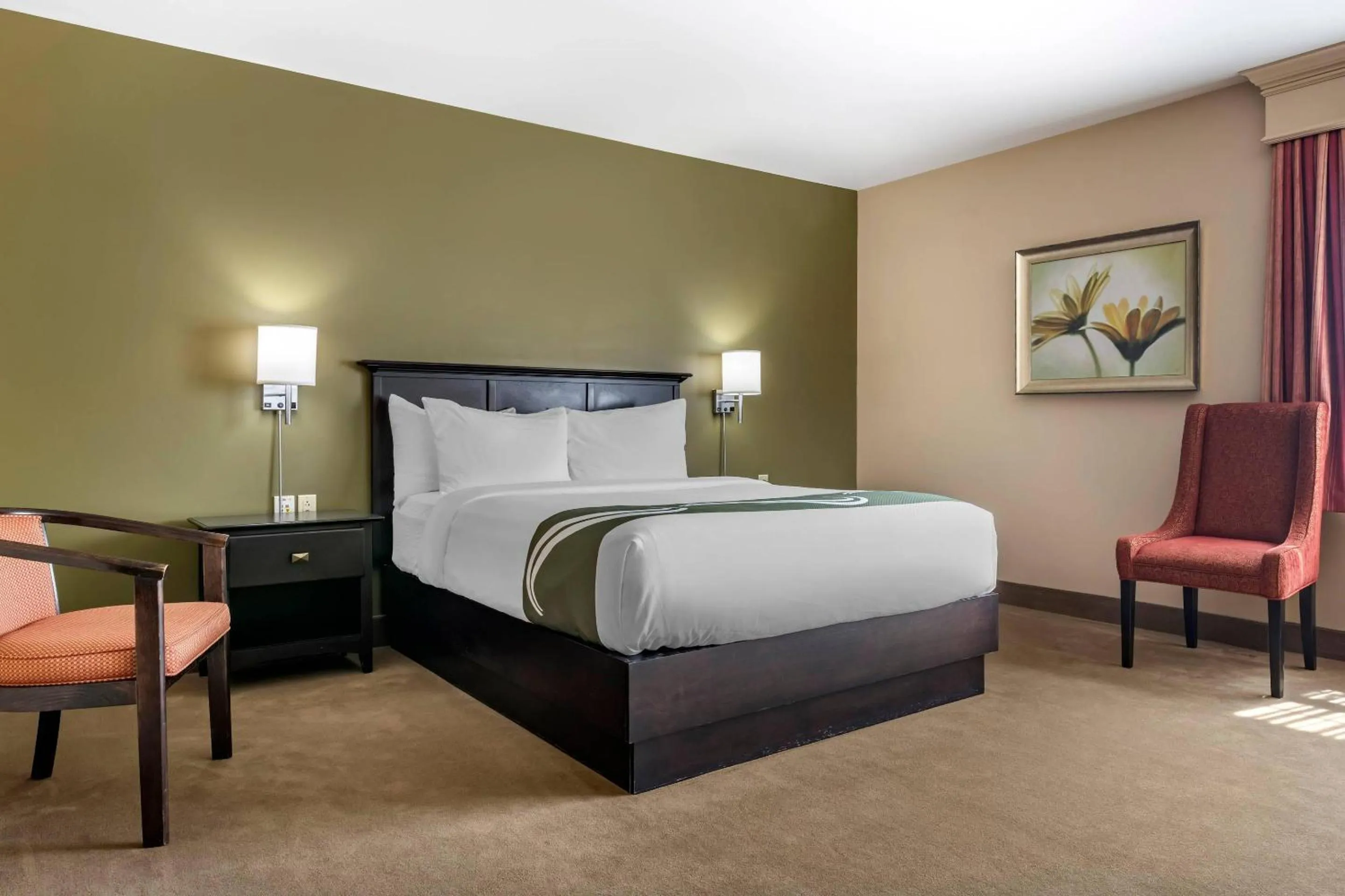 Queen Room - Disability Access in Quality Inn & Suites Quispamsis