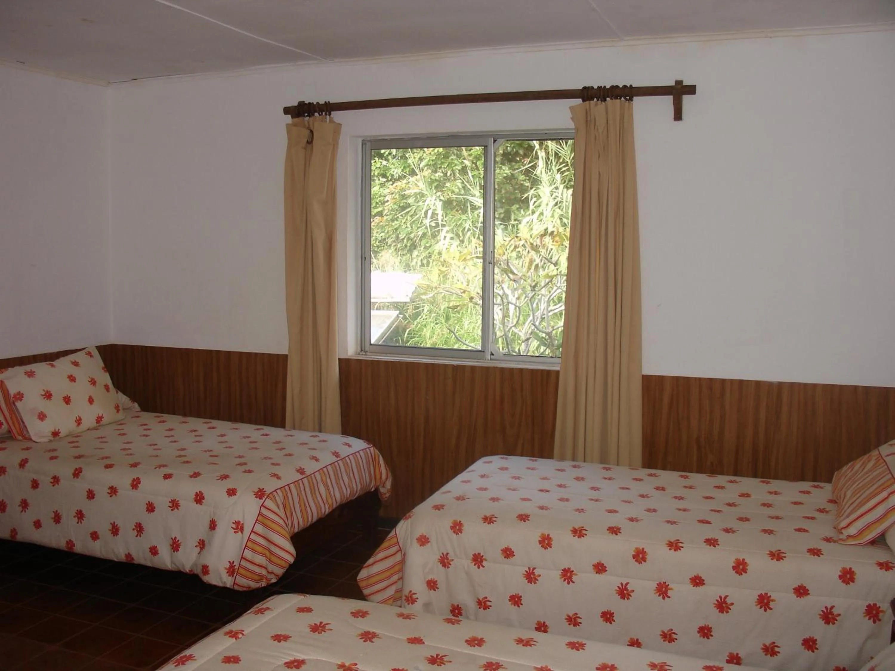 Standard Triple Room in Hotel Victoria