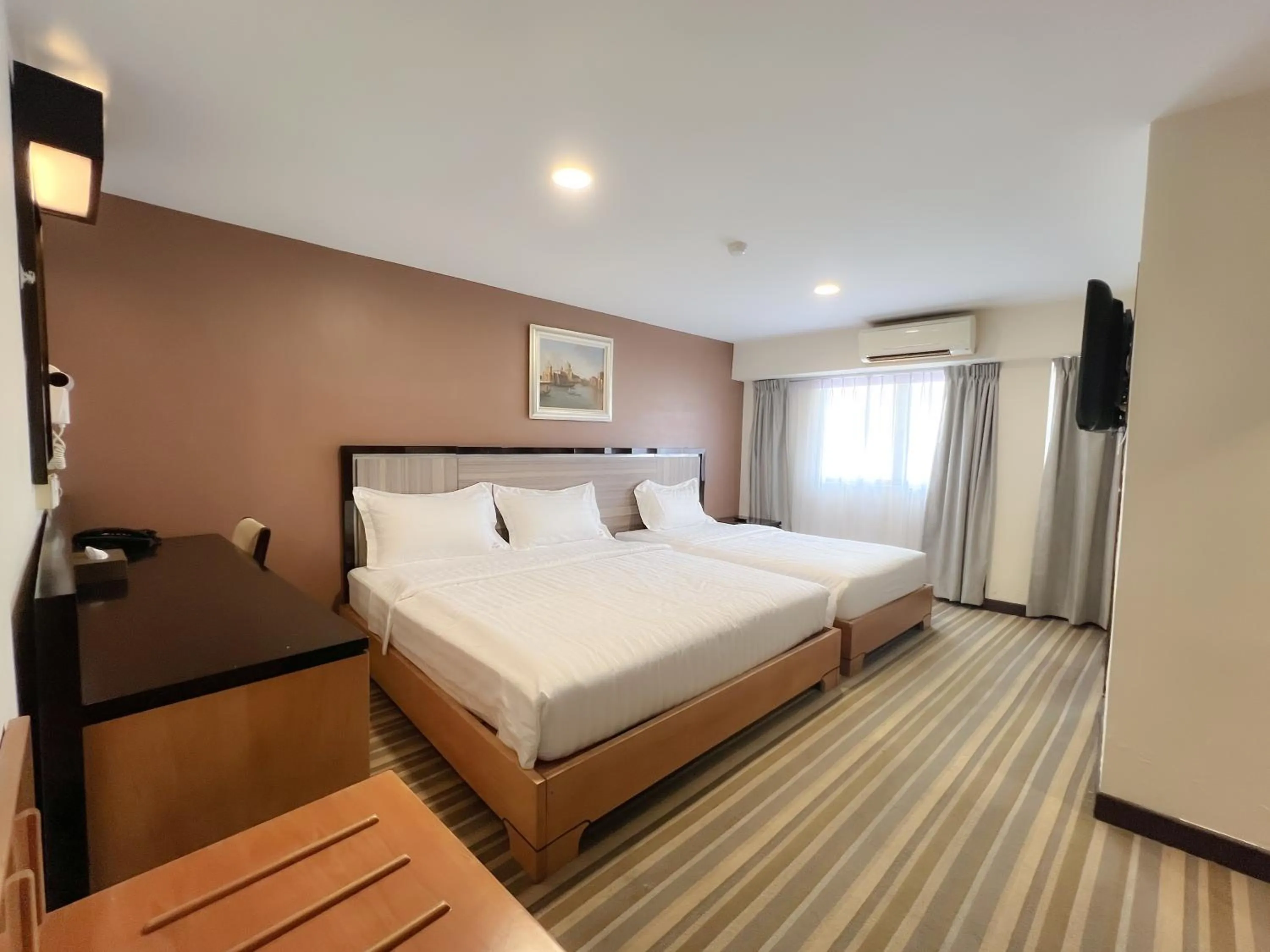 Superior Triple Room in Hallmark Express Hotel