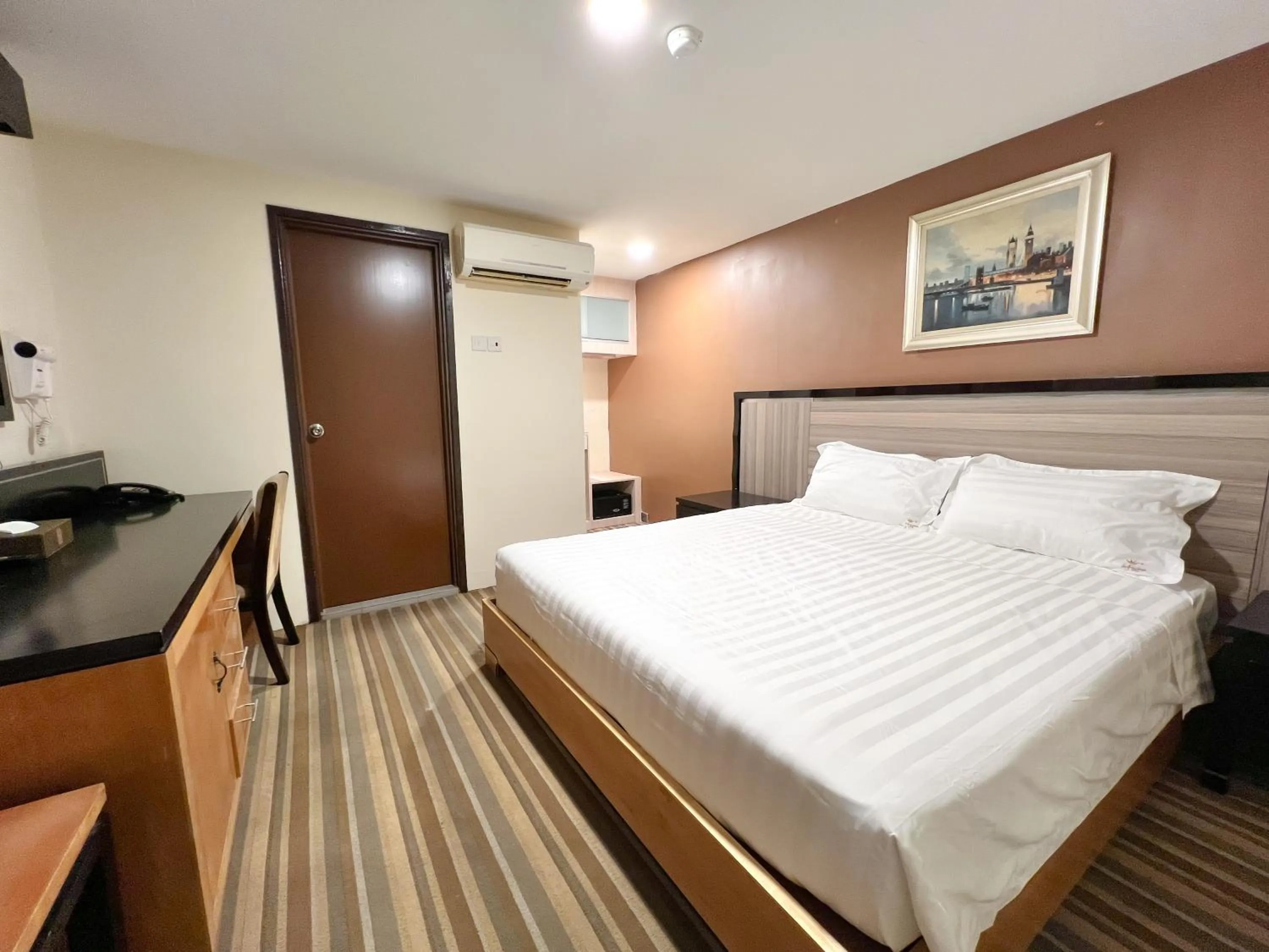 Standard Double Room (No Window) in Hallmark Express Hotel