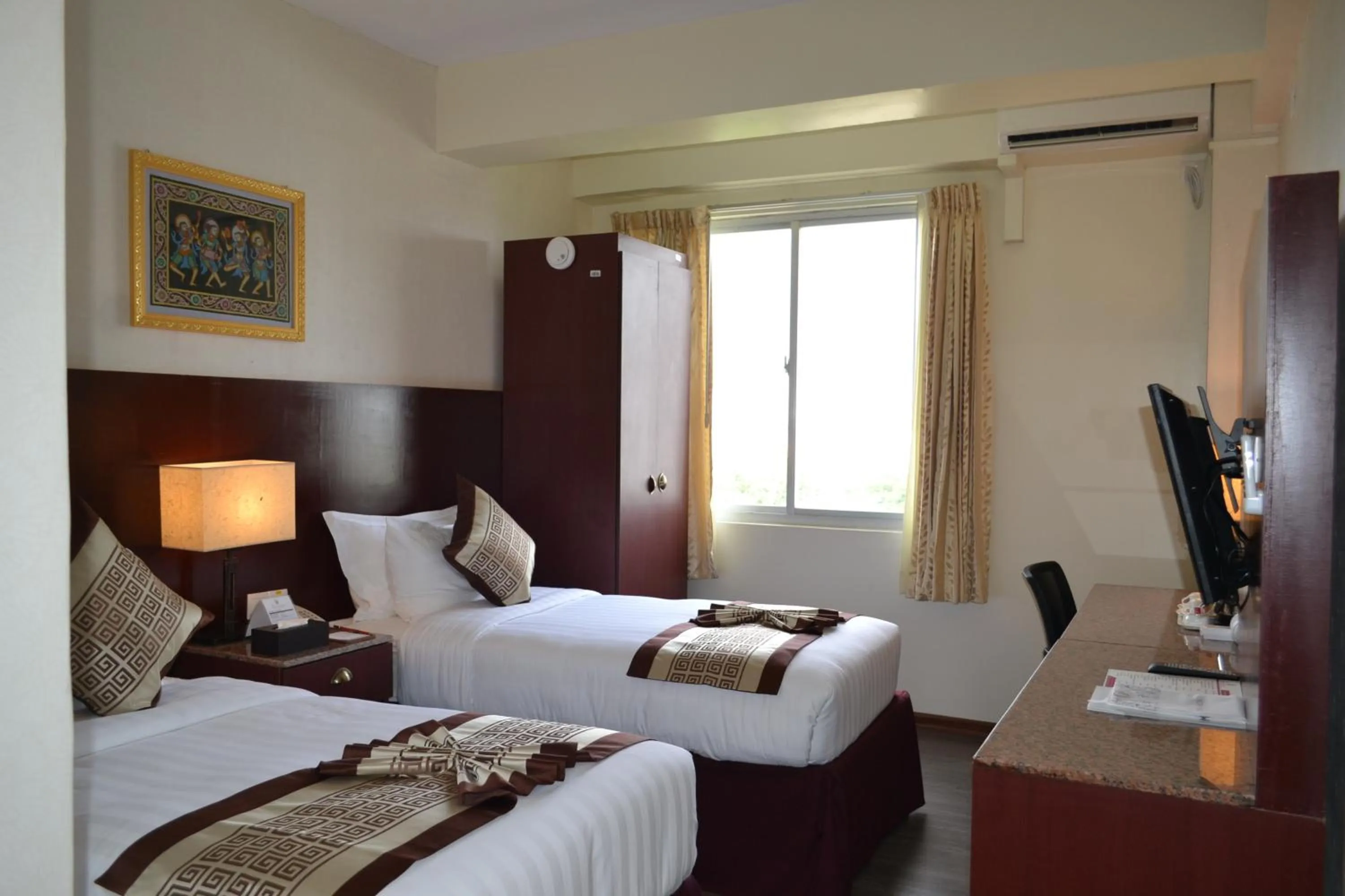 Deluxe Twin Room in Hotel Broadway Yangon