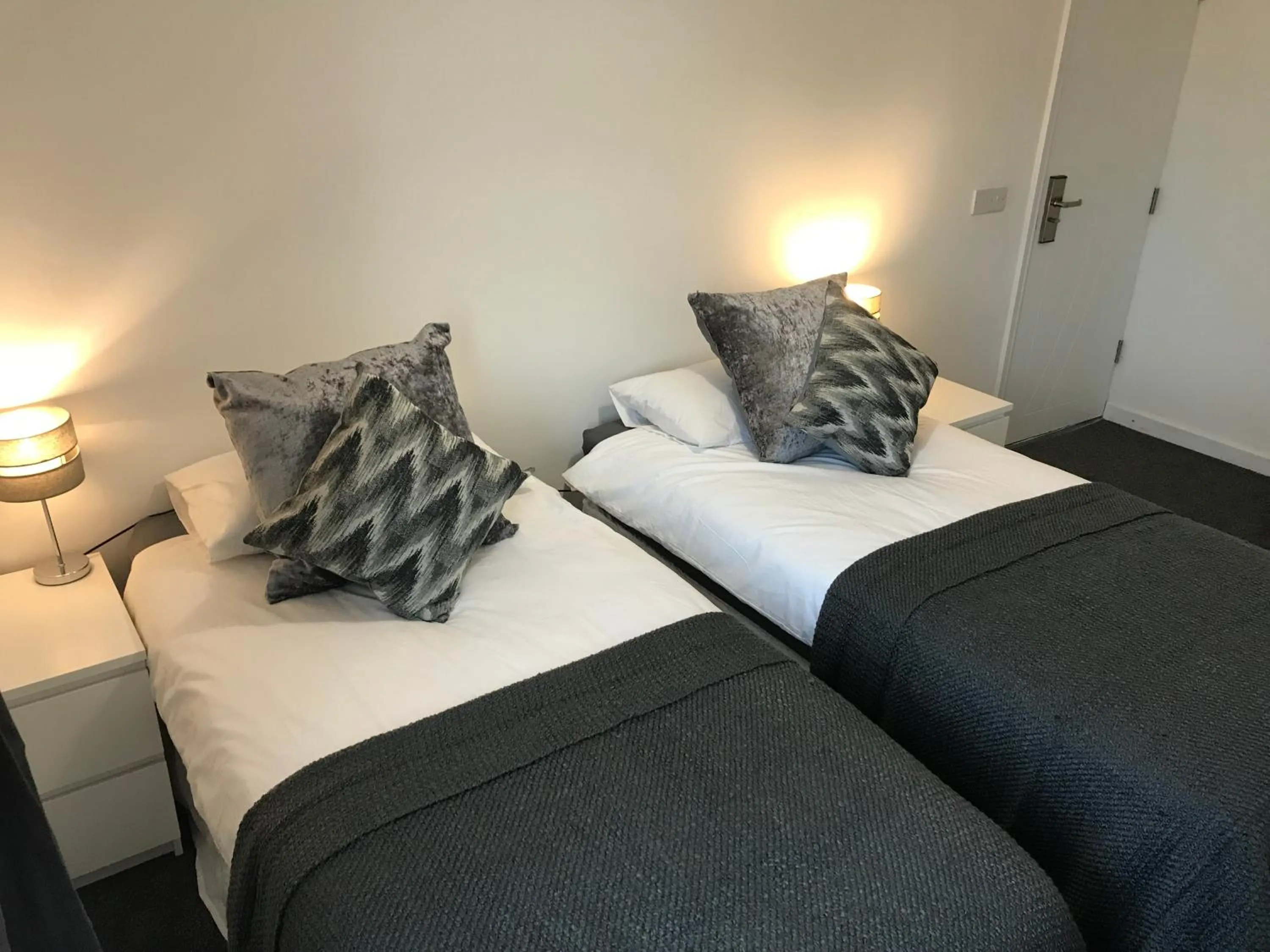 King Room - single occupancy in The Dalbury and Palmer Hotel with FREE PARKING