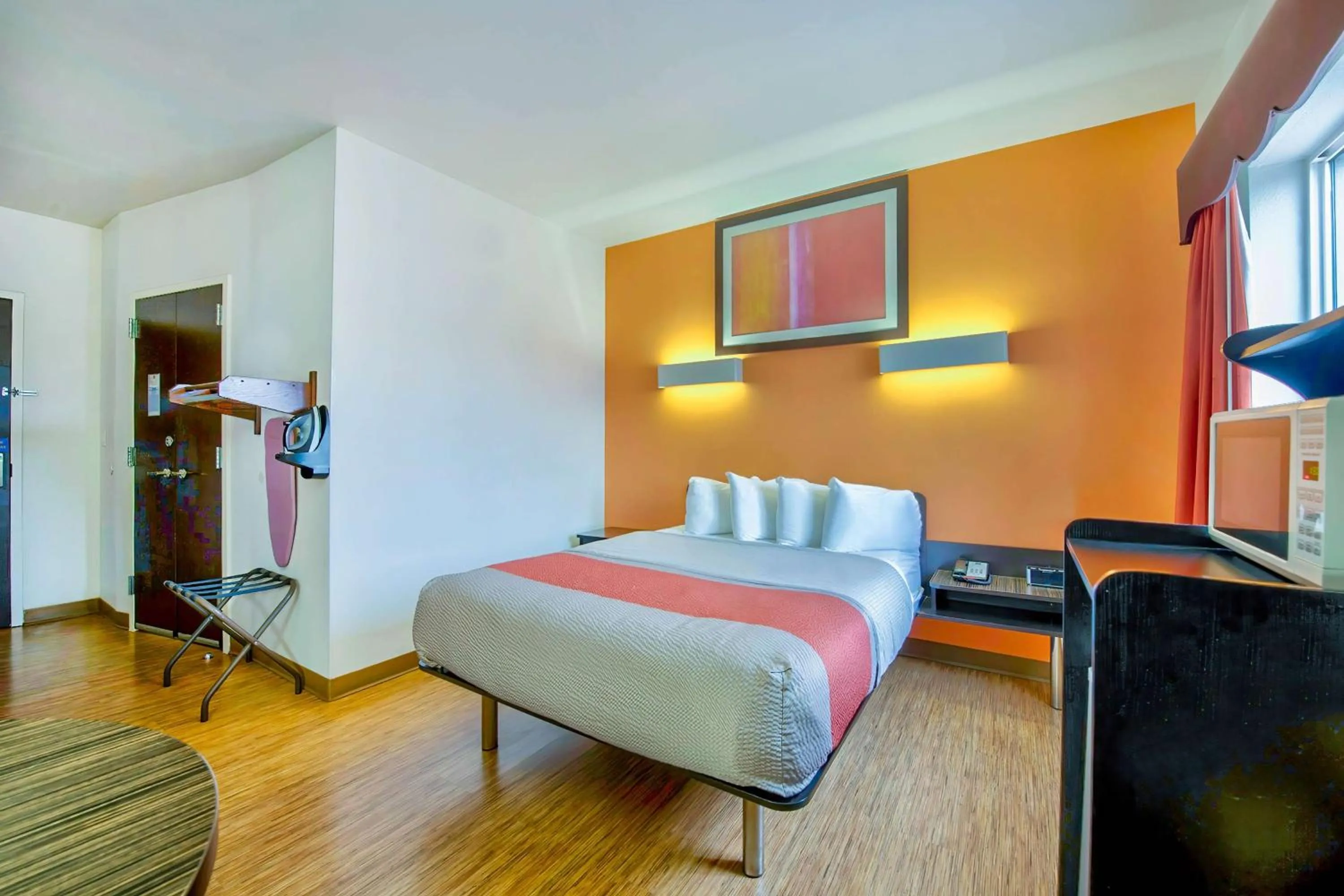 Queen Room - Disability Access - Roll in Shower in Motel 6-Eagle Pass, TX - Lakeside