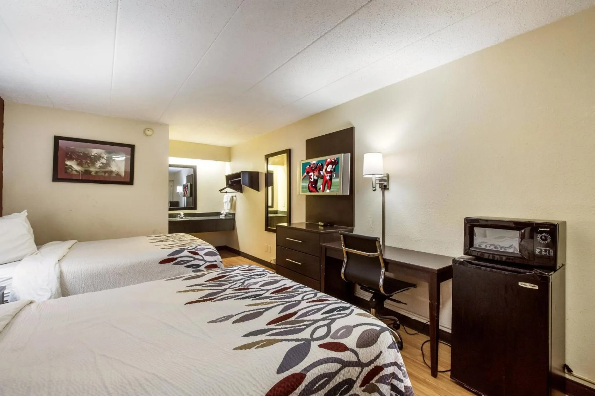 Deluxe Room with Two Double Beds Non-Smoking in Red Roof Inn Saginaw – Frankenmuth