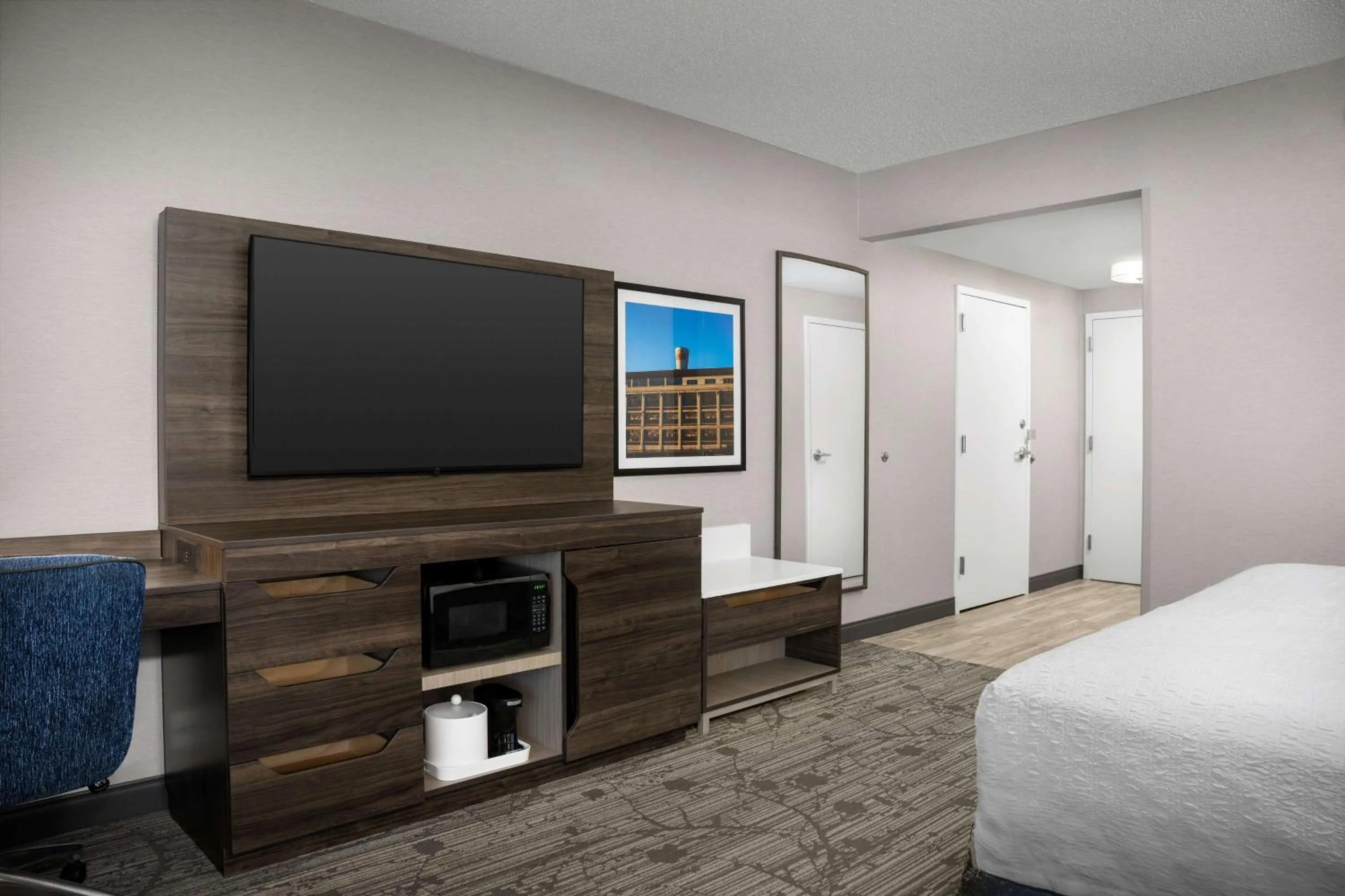 King Room with Accessible Tub - Mobility and Hearing Access/Non-Smoking in Hampton Inn Easton