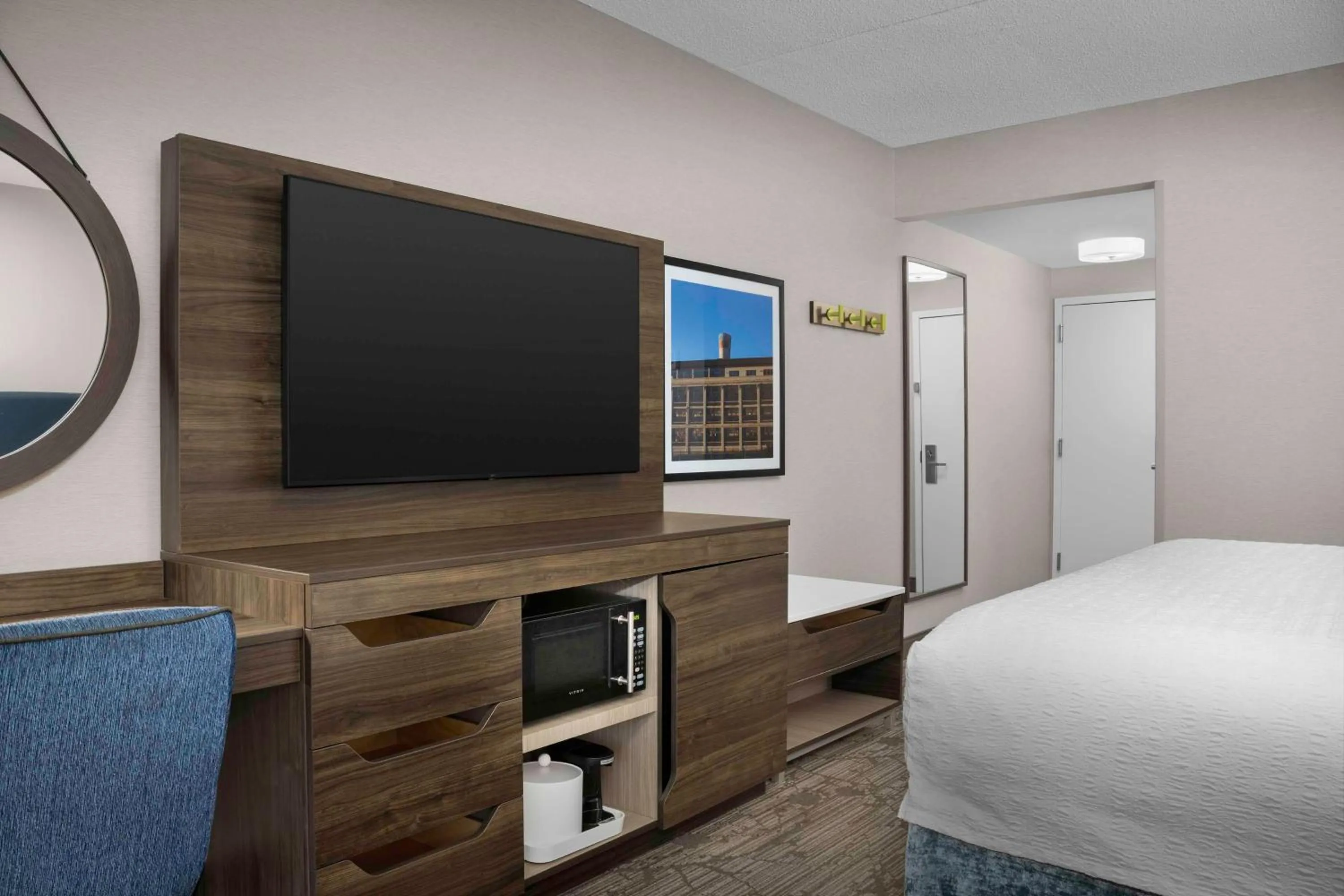 King Room with King Bed - Non-Smoking in Hampton Inn Easton