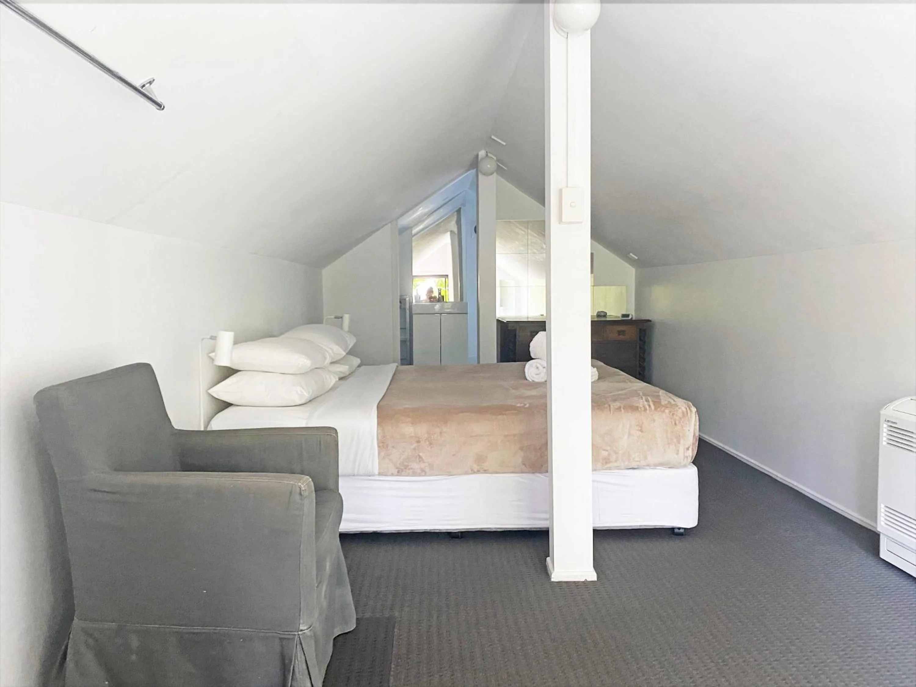 Loft Studio with Private Bathroom in Byron Springs