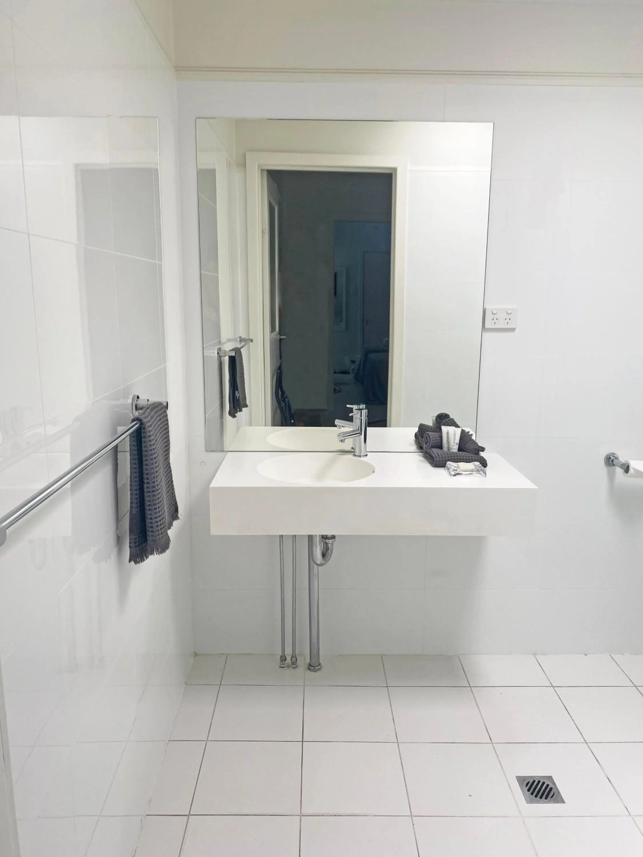 Superior King Room with Private Bathroom in Byron Springs