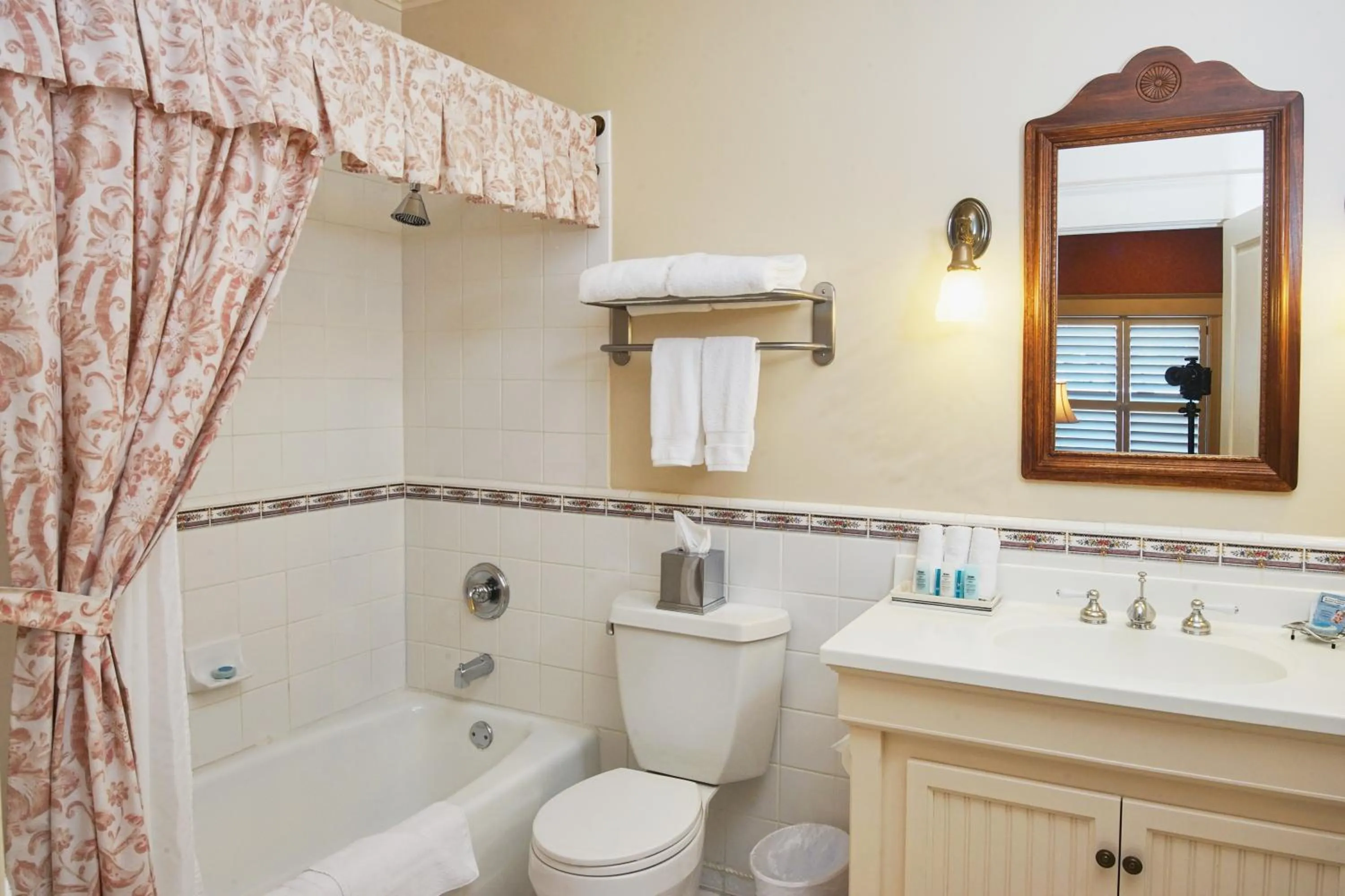 Superior King Suite - single occupancy in Hotel Mac