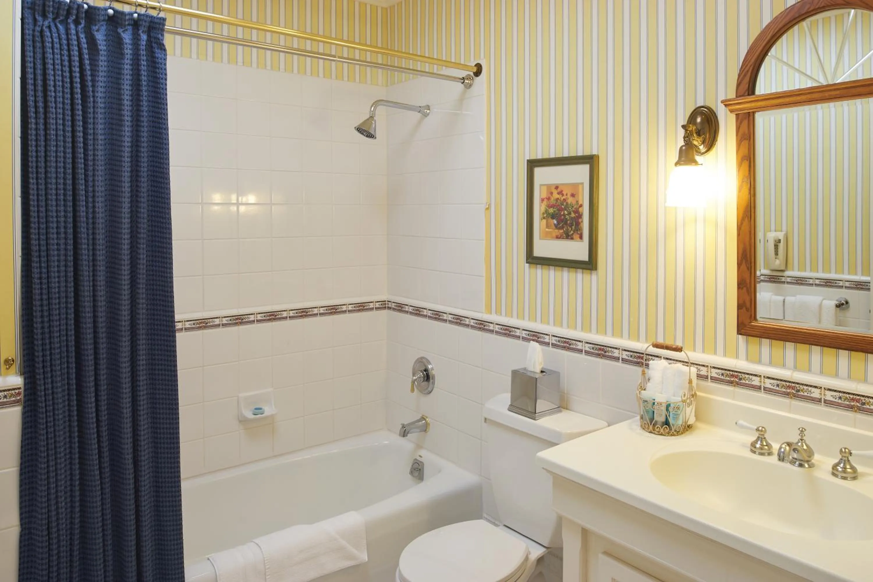 Single Room with Bathroom in Hotel Mac