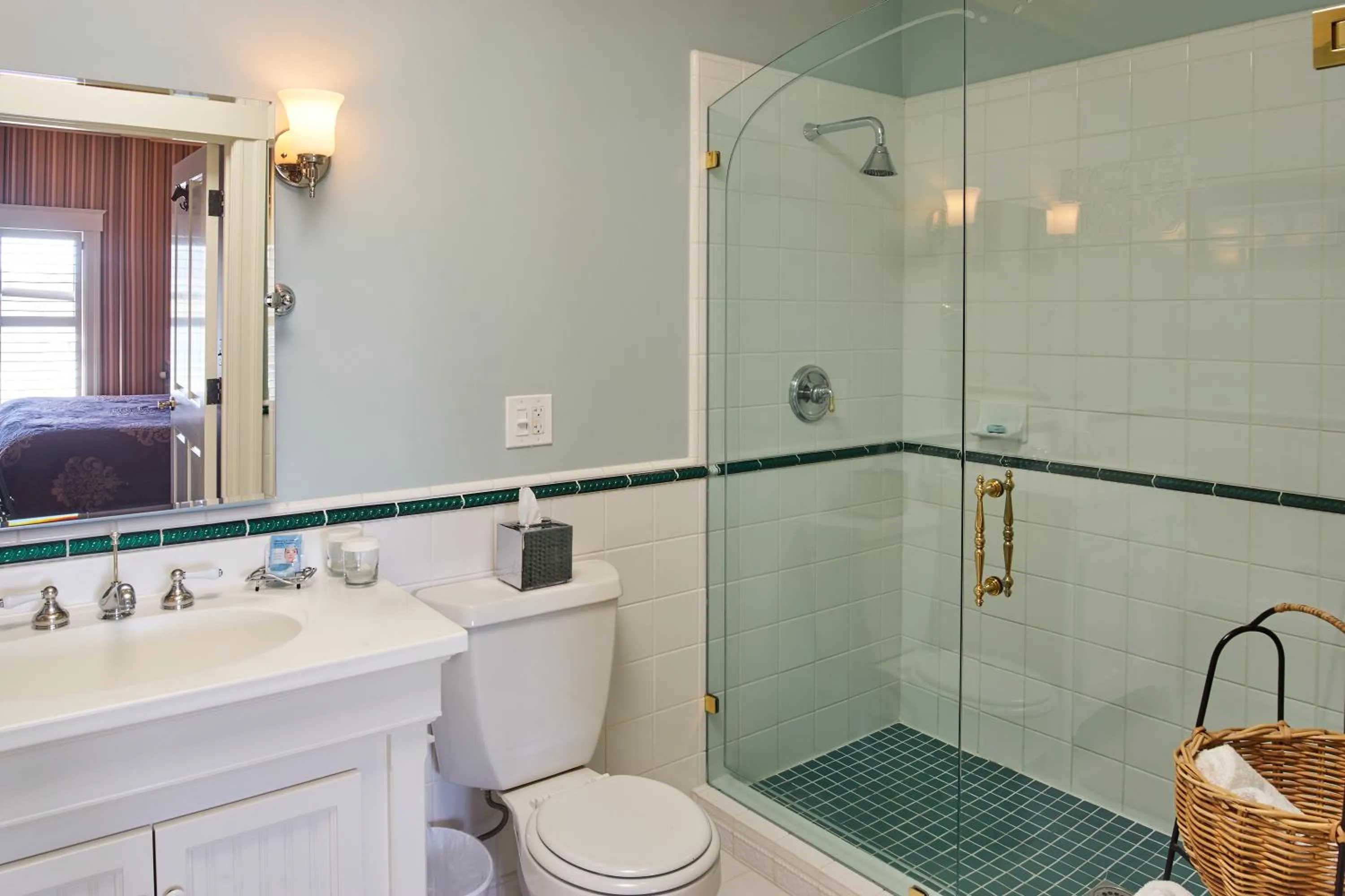 King Suite with Spa Bath in Hotel Mac