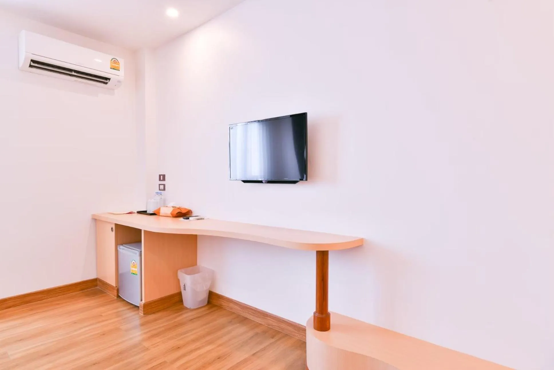 Standard Twin Room in Marlin Hotel