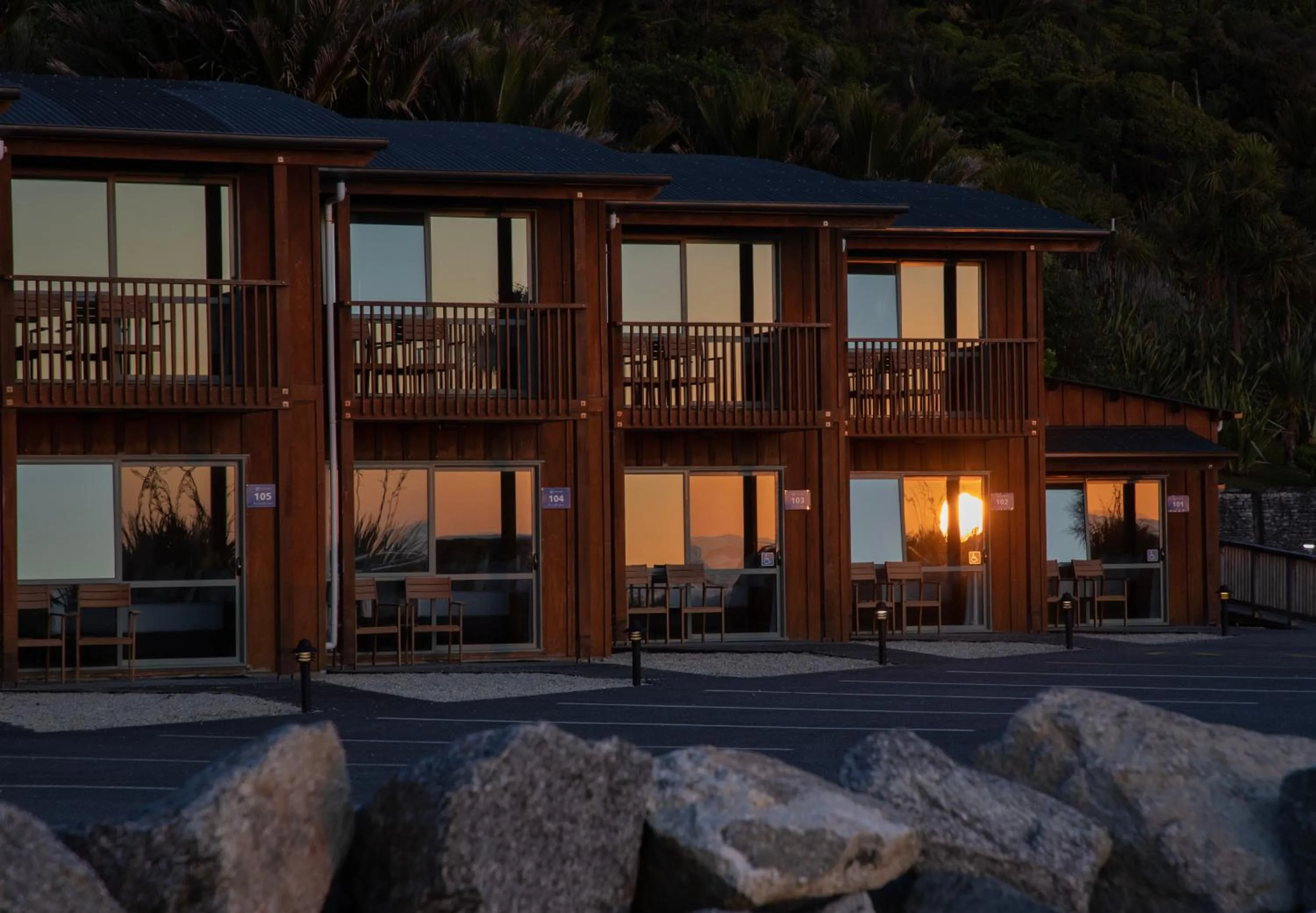 Beach View Room – Terrace in Scenic Hotel Punakaiki