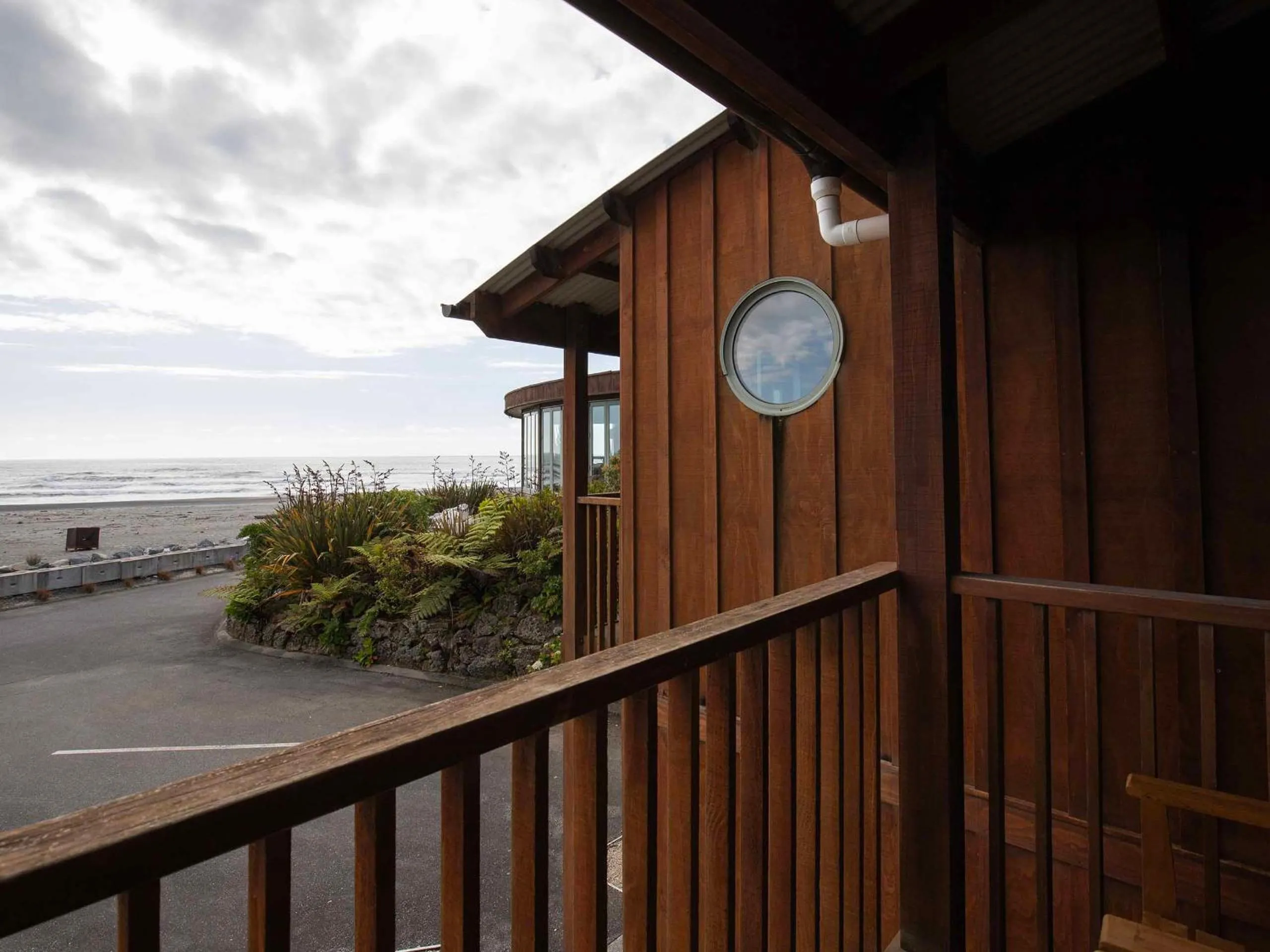 Beach View Room – Balcony in Scenic Hotel Punakaiki