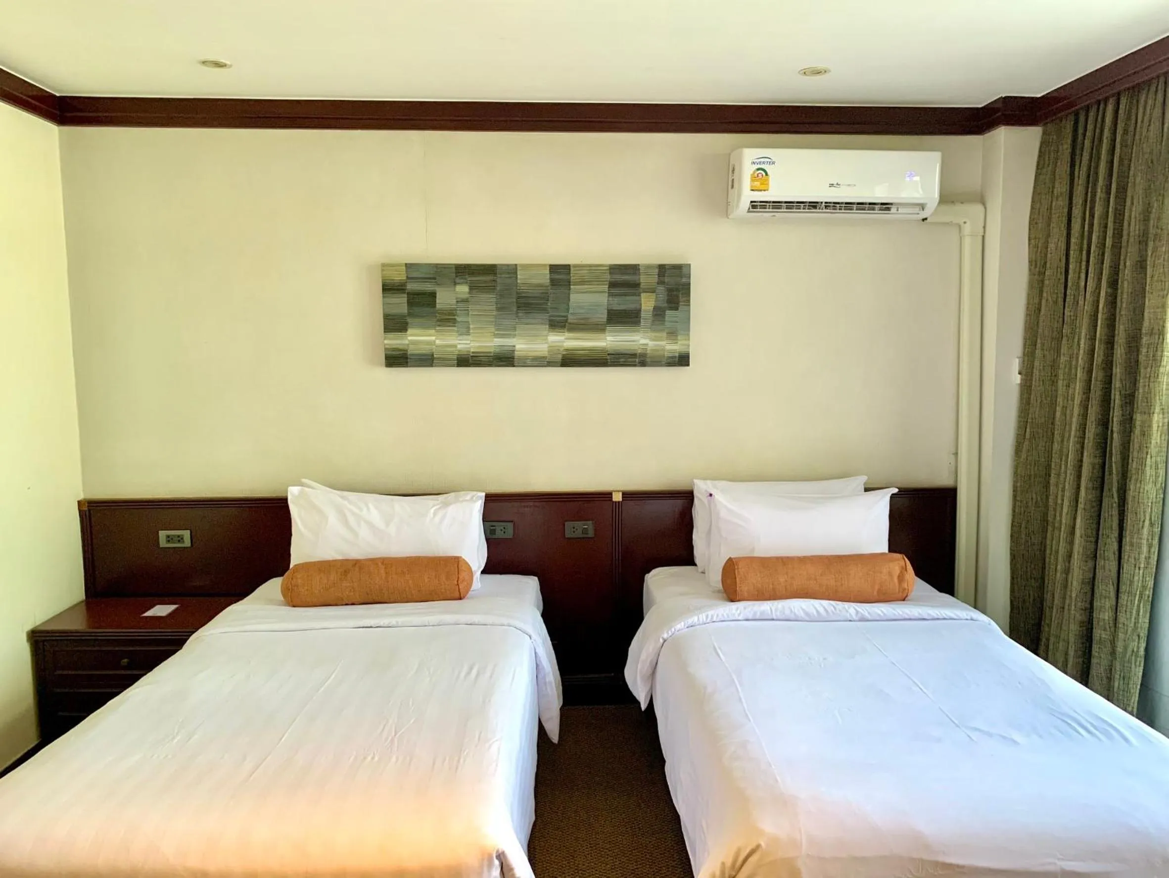 Superior Twin Room in City Lodge Bangkok