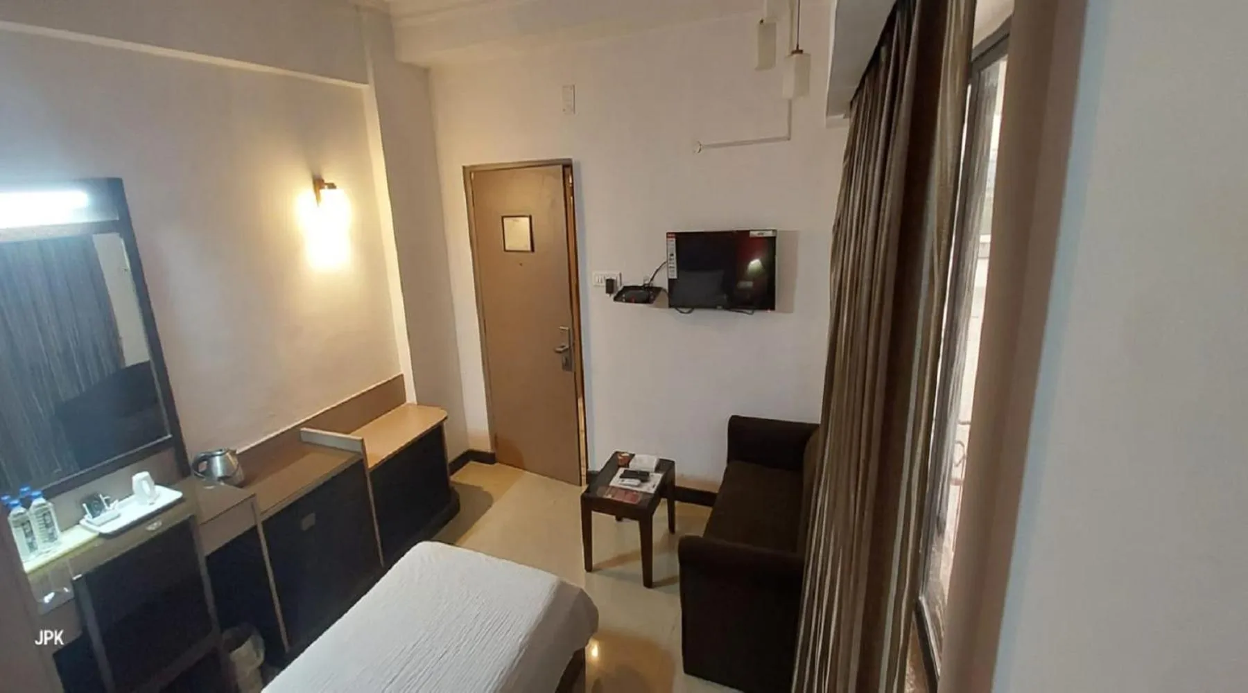 Budget Single Room - single occupancy in Lytton Hotel