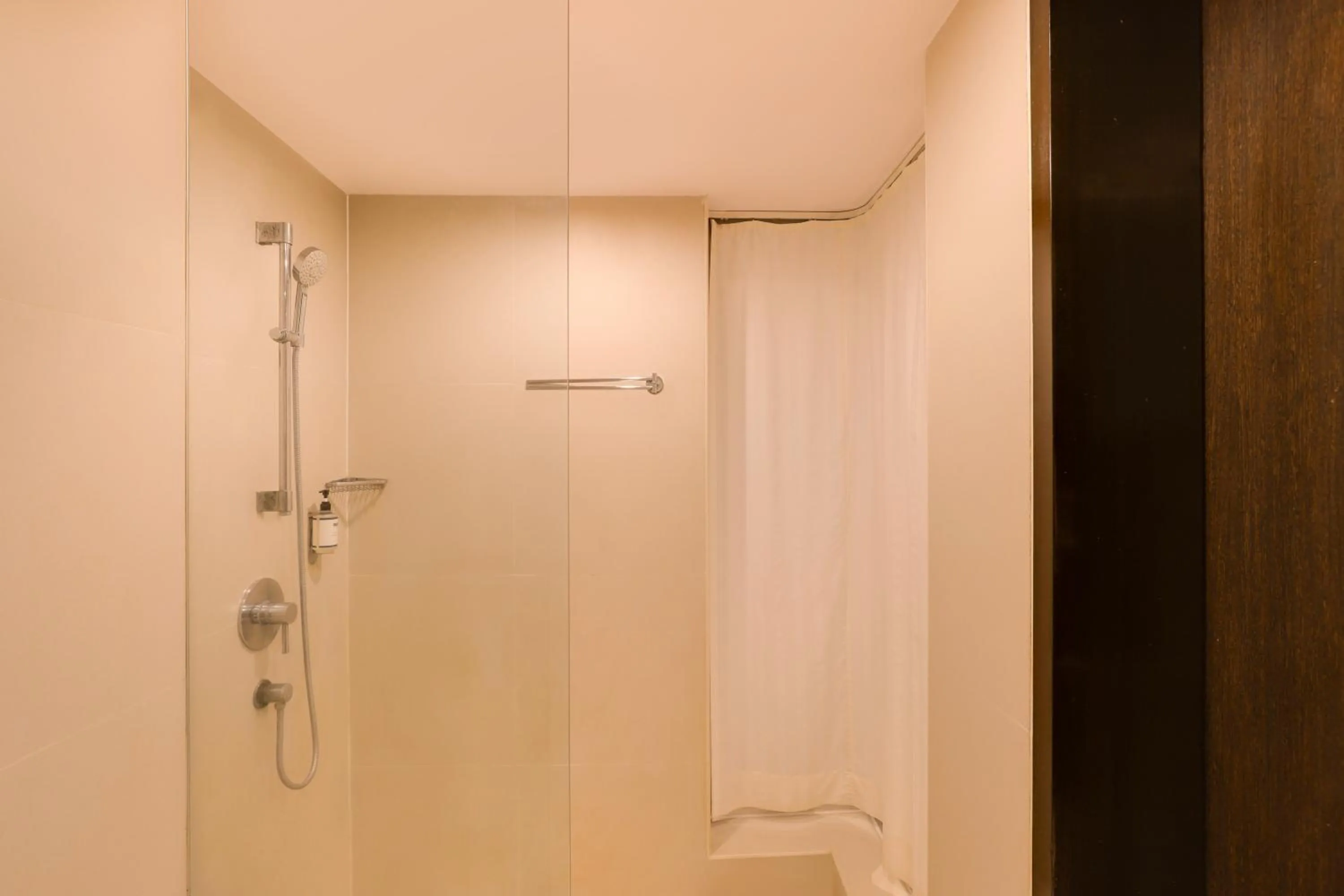 Superior Twin Room (Complimentary Hi-Tea,Enjoy Happy Hours with 1+1 offer and 20% Off on Laundry service and Room Upgrade, subject to availability) - single occupancy in Keys Select by Lemon Tree Hotels, Hosur Road, Bengaluru