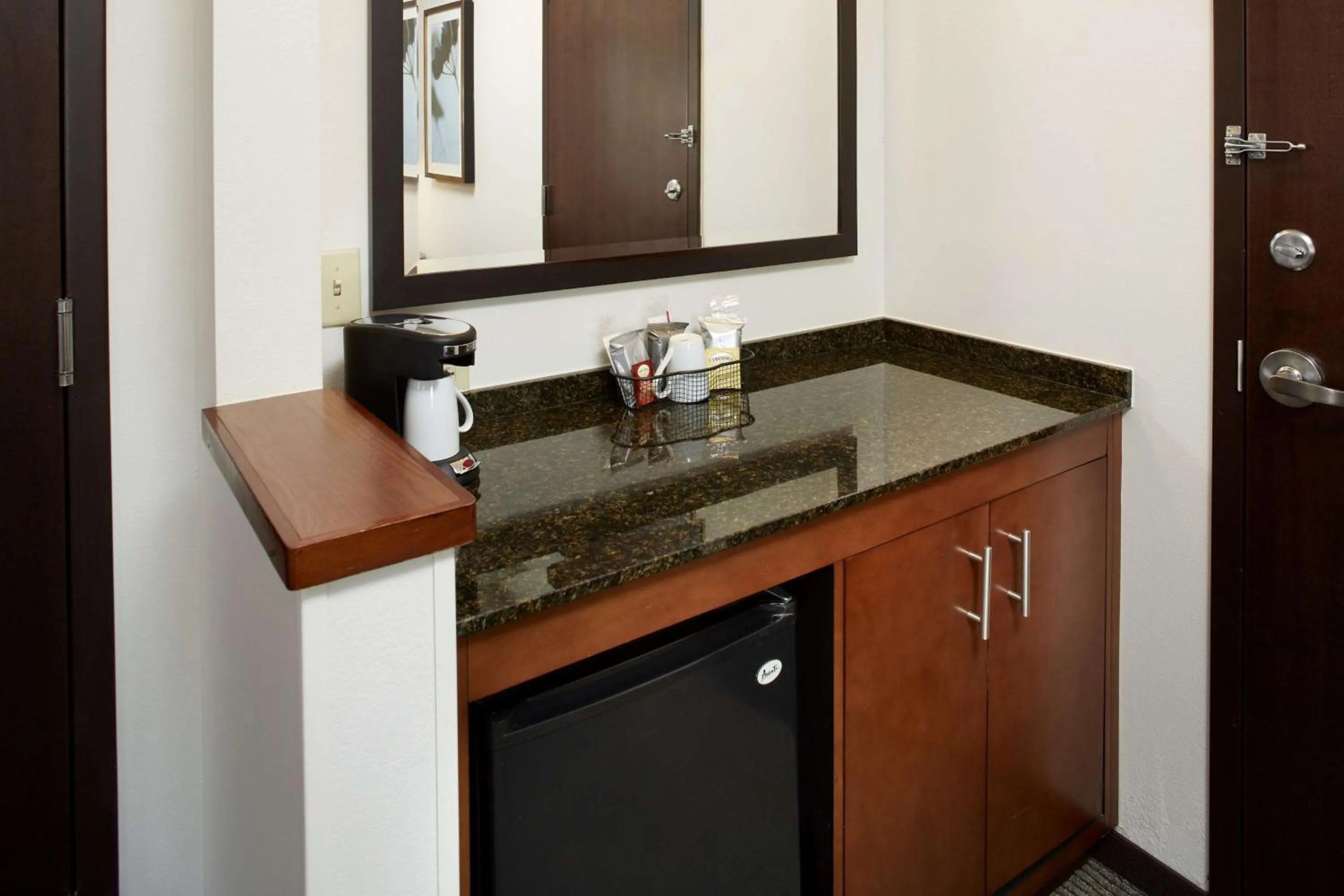 King Room with Sofa Bed and Accessible Tub - Disability Access in Hyatt Place Grand Rapids South