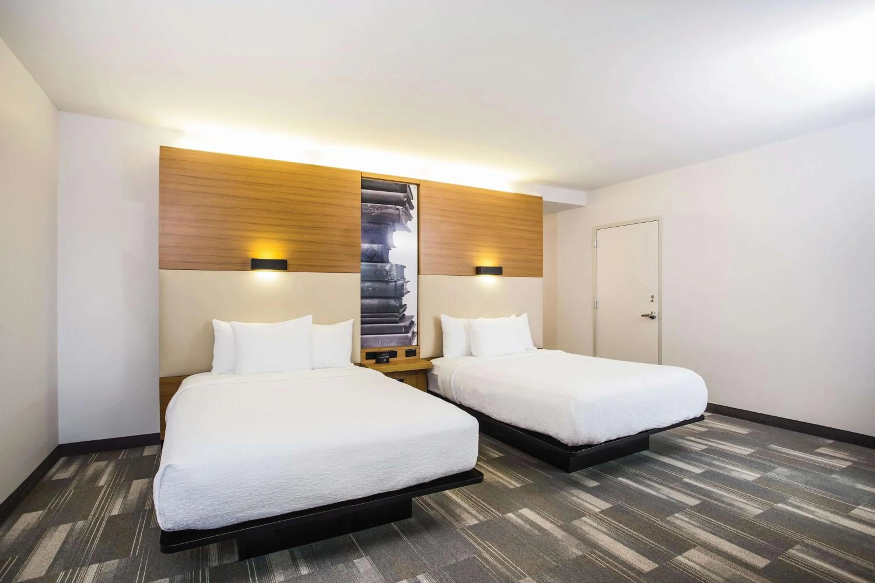 Queen Room with Two Queen Beds and Mobility/Hearing Access - Non-Smoking in La Quinta by Wyndham Winchester