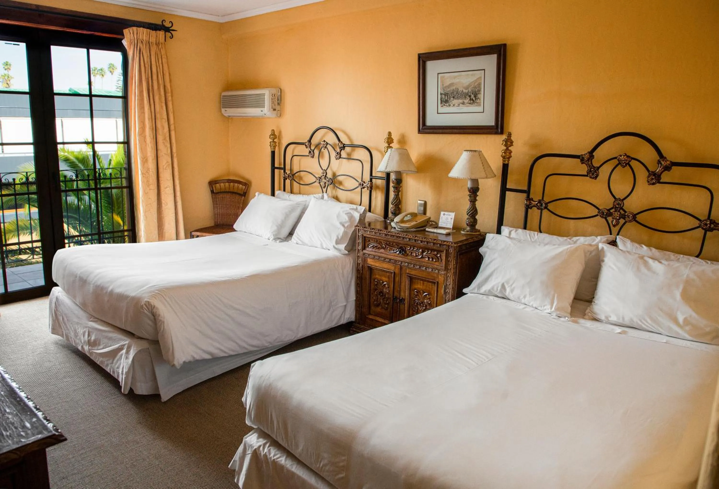 Standard Twin Room in Hotel Santa Cruz Plaza