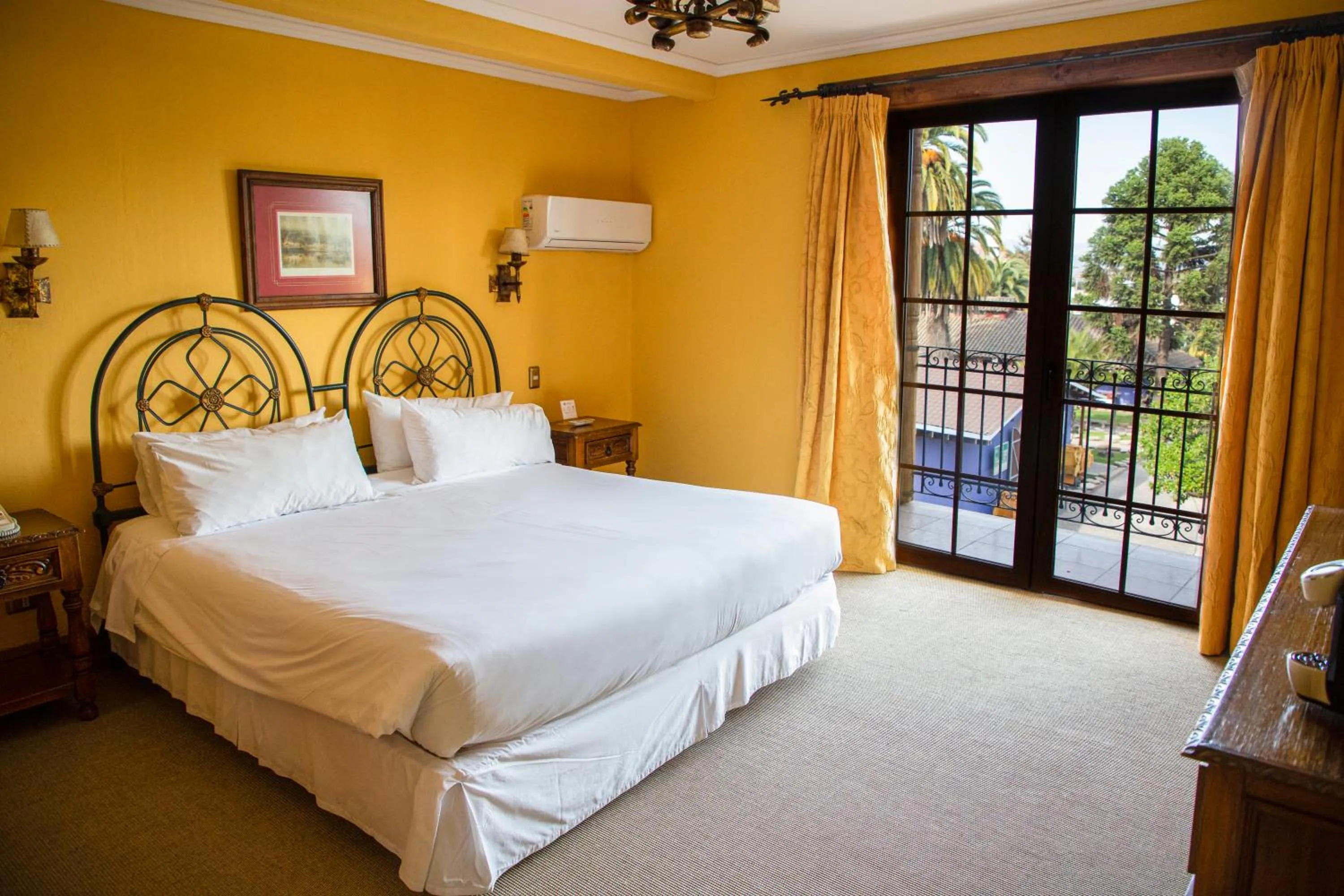 Standard King Room in Hotel Santa Cruz Plaza