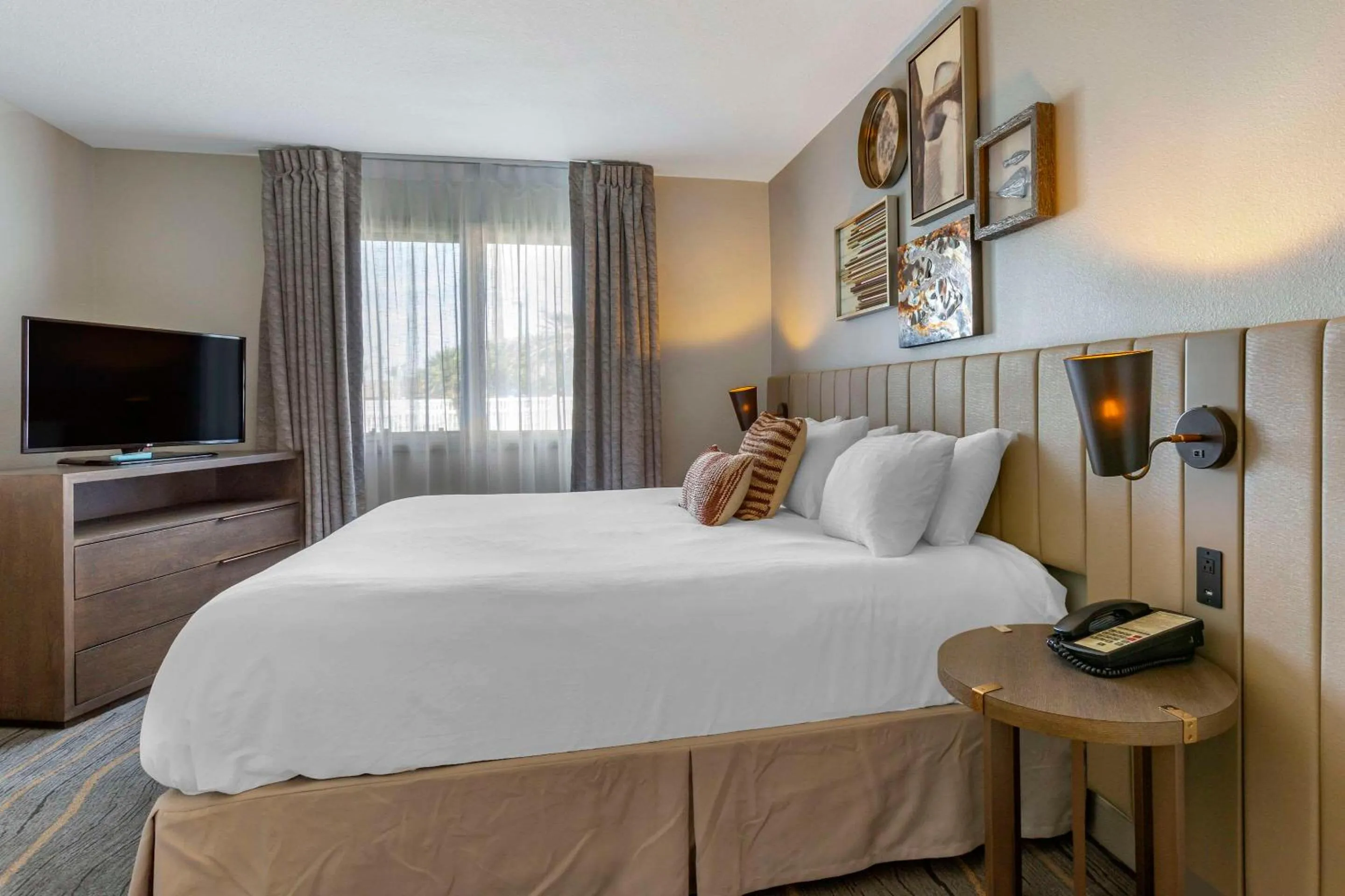 Standard King Suite in Windmill Suites Surprise - Phoenix, an Ascend Collection Hotel